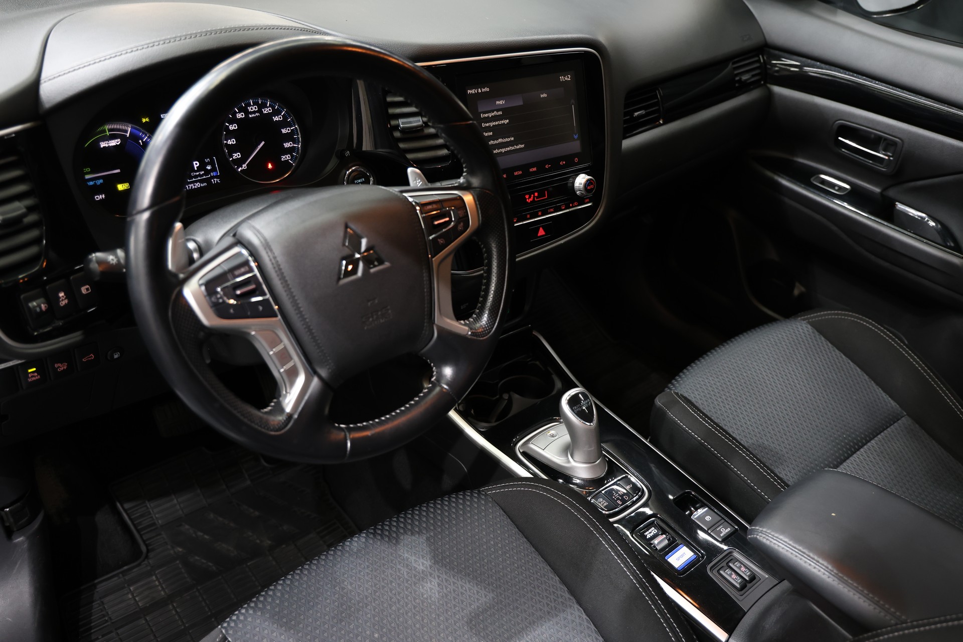 MITSUBISHI Outlander 2.4 PHEV Diamond 4WD Automatic-image-6
