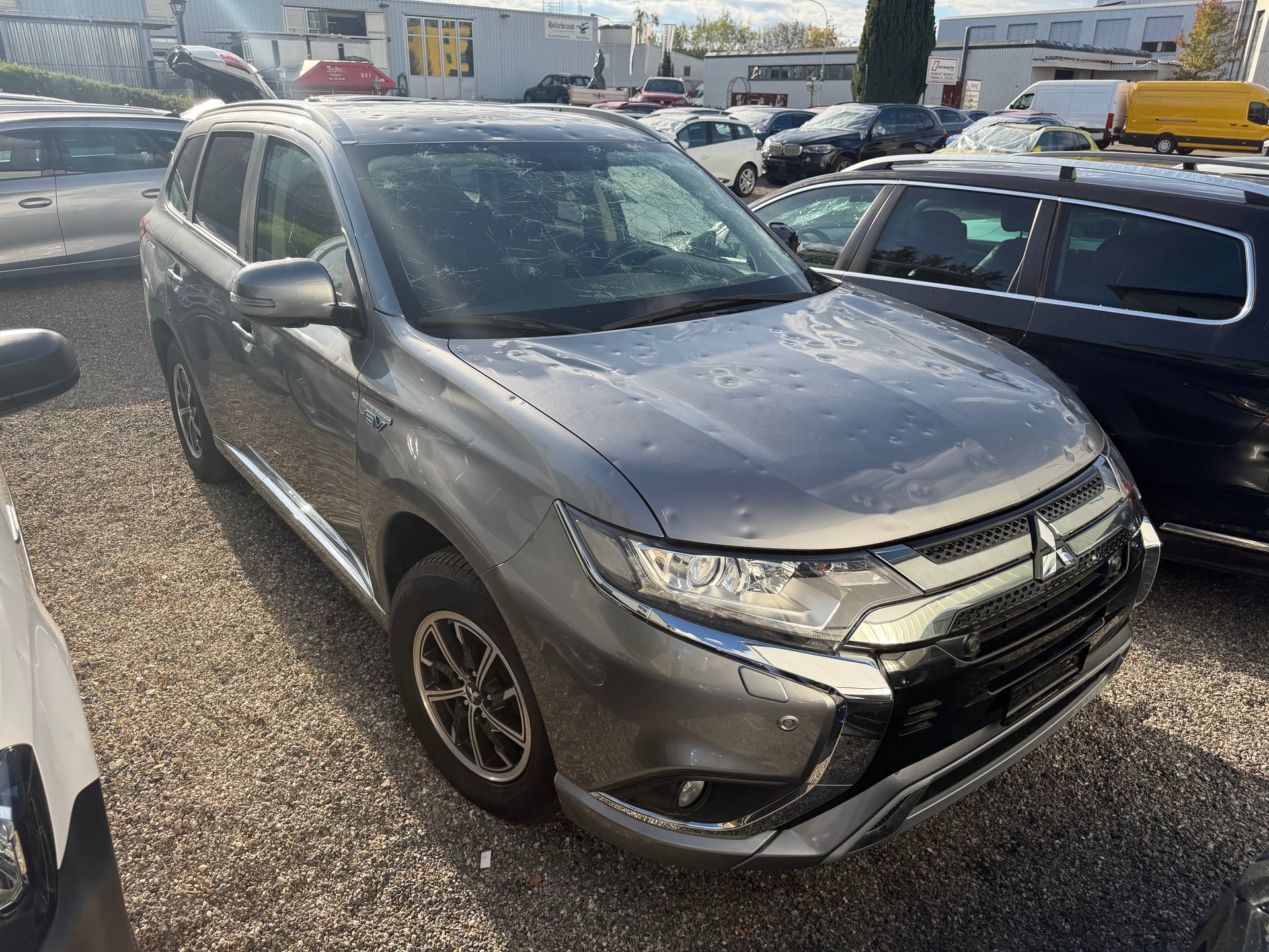 MITSUBISHI Outlander 2.4 PHEV Diamond 4WD Automatic-image-1