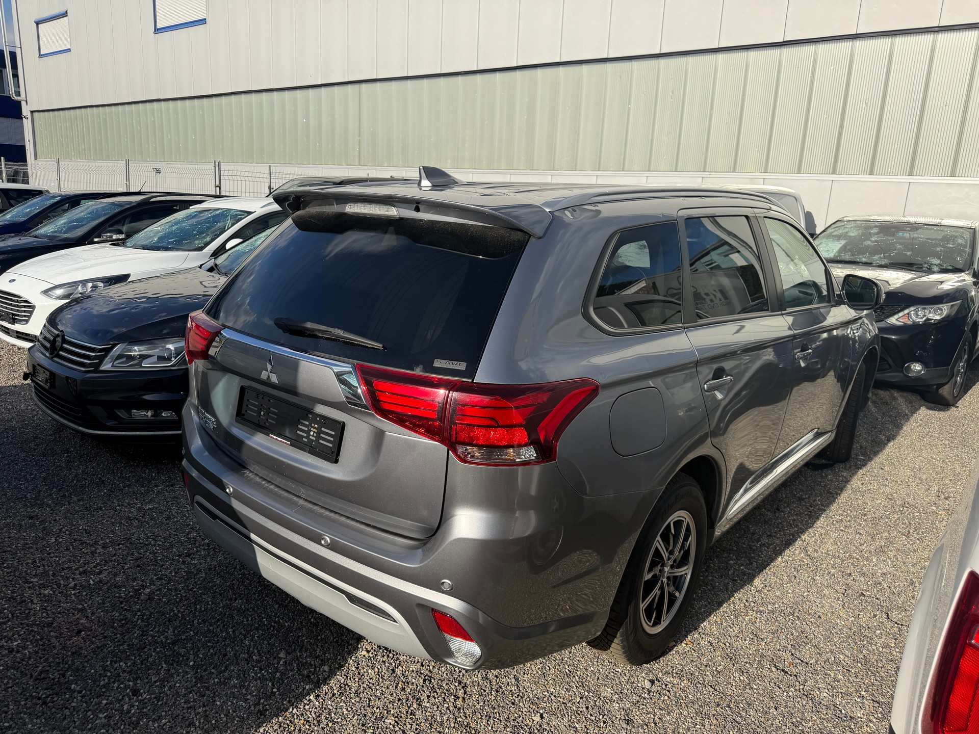 MITSUBISHI Outlander 2.4 PHEV Diamond 4WD Automatic-image-4