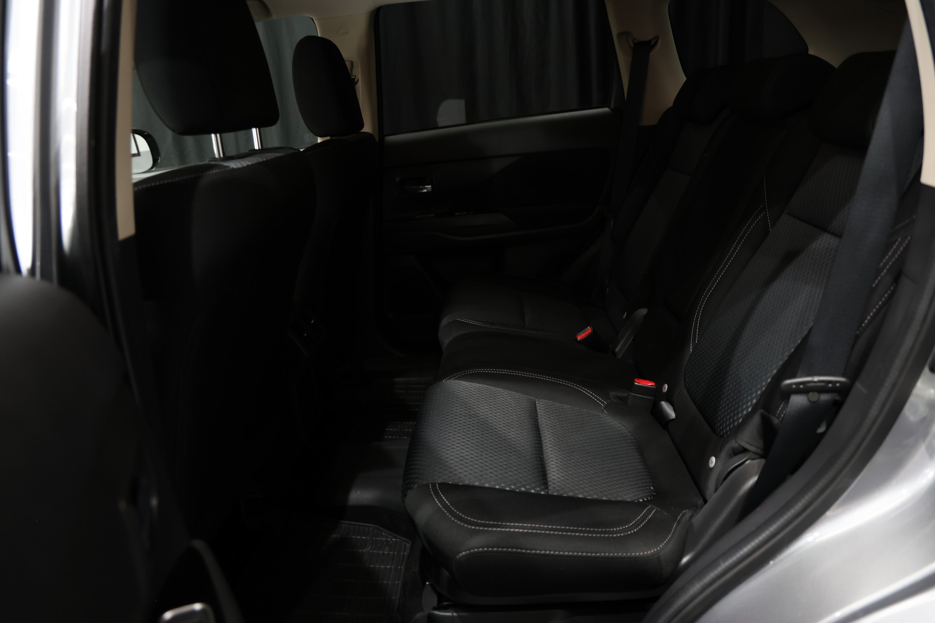 MITSUBISHI Outlander 2.4 PHEV Diamond 4WD Automatic-image-7