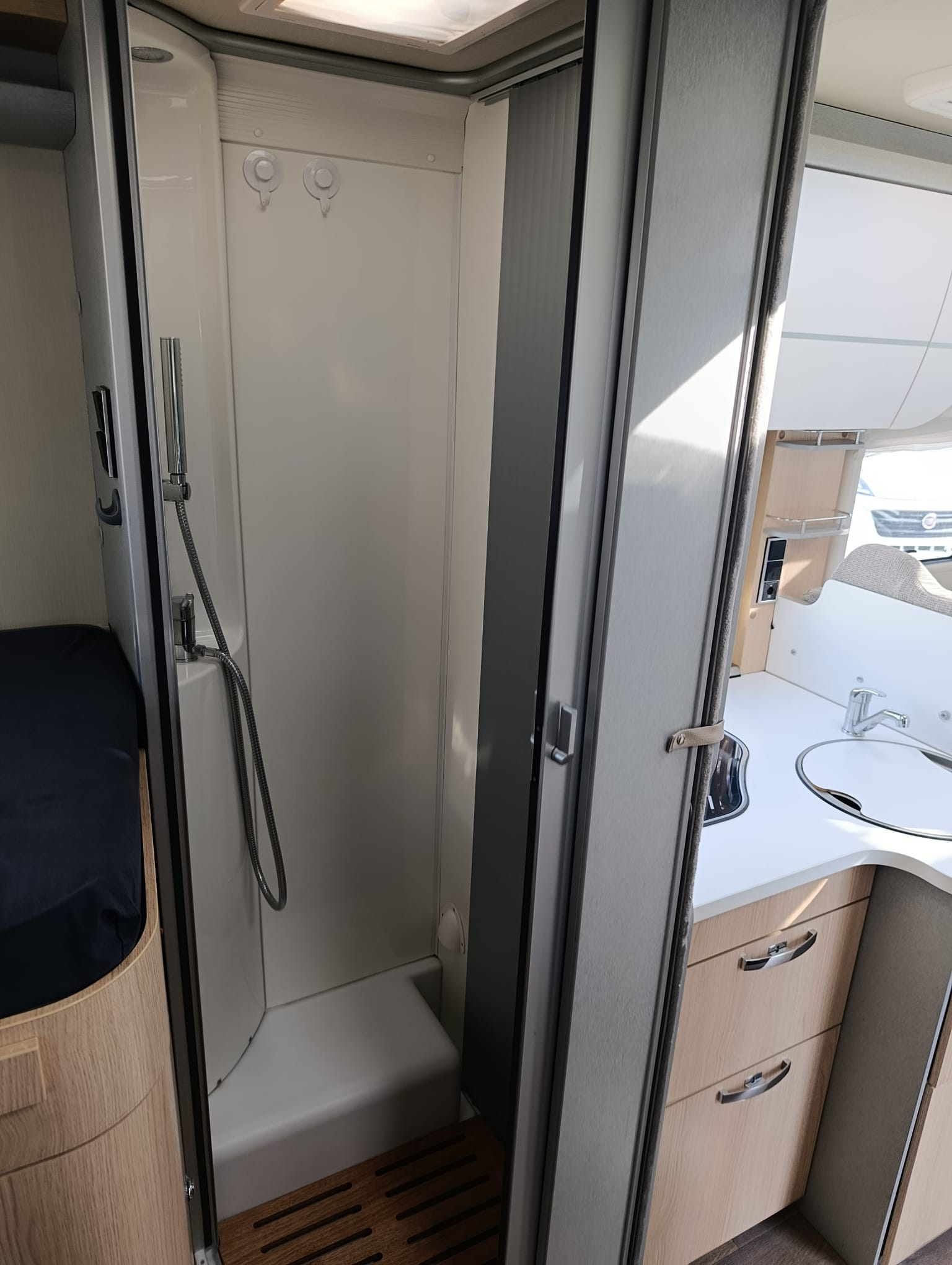 HYMER T578 GL *** Heckgarage höchsten Premium-Komfort auf PKW-Führerschein-Niveau bietet***-image-21