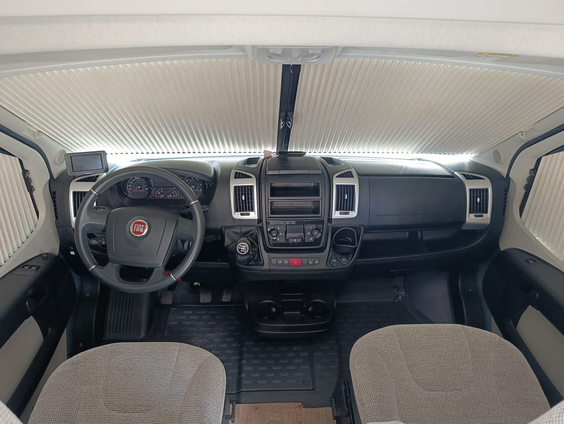 HYMER T578 GL *** Heckgarage höchsten Premium-Komfort auf PKW-Führerschein-Niveau bietet***-image-12