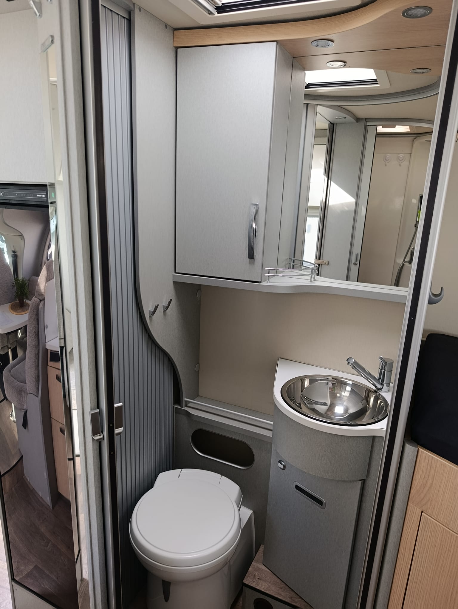 HYMER T578 GL *** Heckgarage höchsten Premium-Komfort auf PKW-Führerschein-Niveau bietet***-image-22