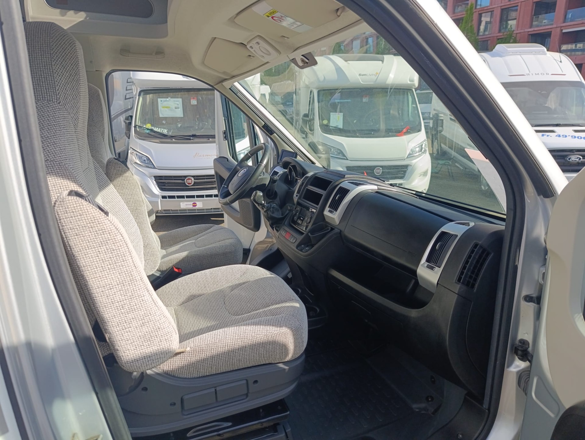 HYMER T578 GL *** Heckgarage höchsten Premium-Komfort auf PKW-Führerschein-Niveau bietet***-image-11