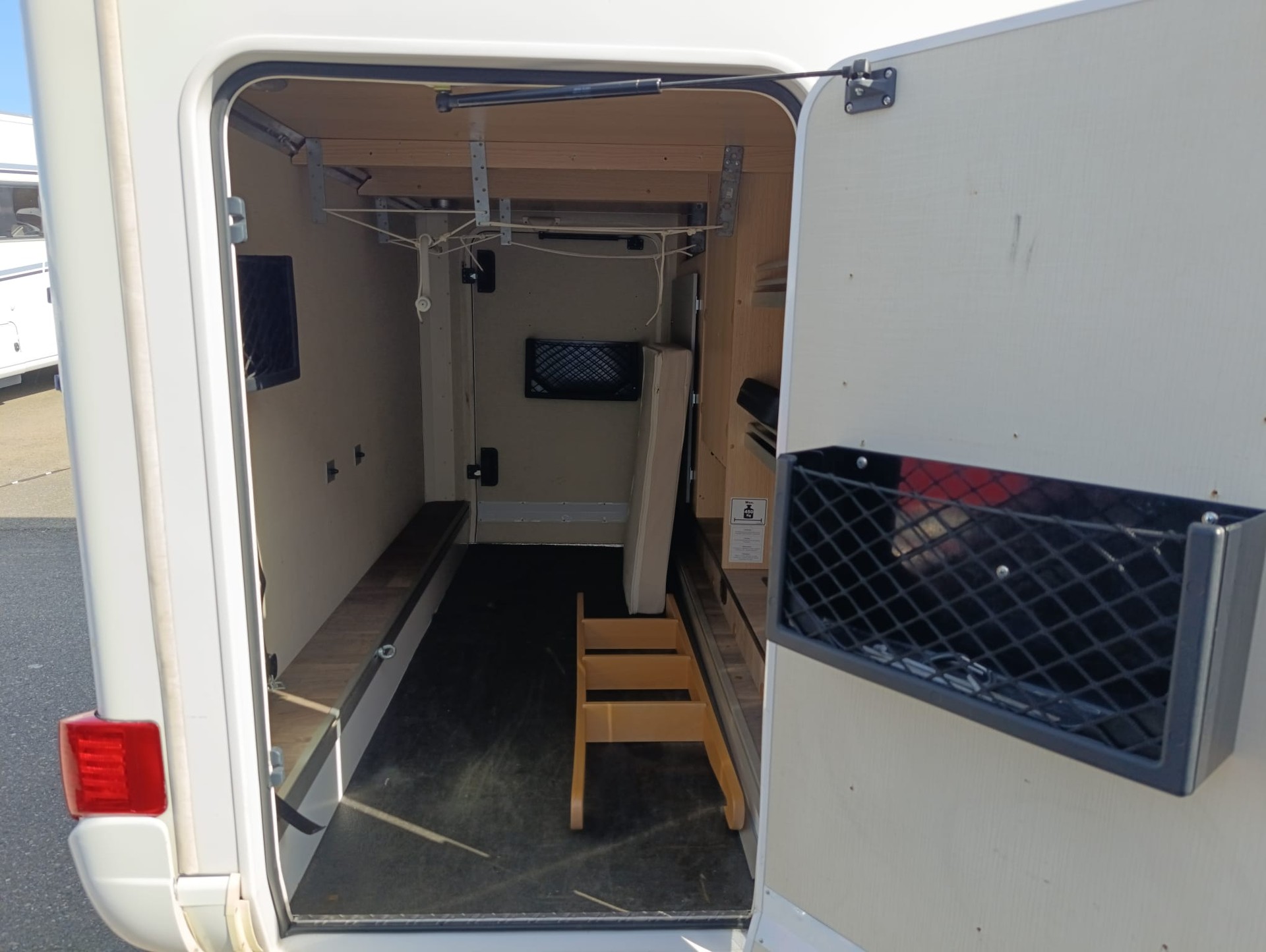 HYMER T578 GL *** Heckgarage höchsten Premium-Komfort auf PKW-Führerschein-Niveau bietet***-image-8