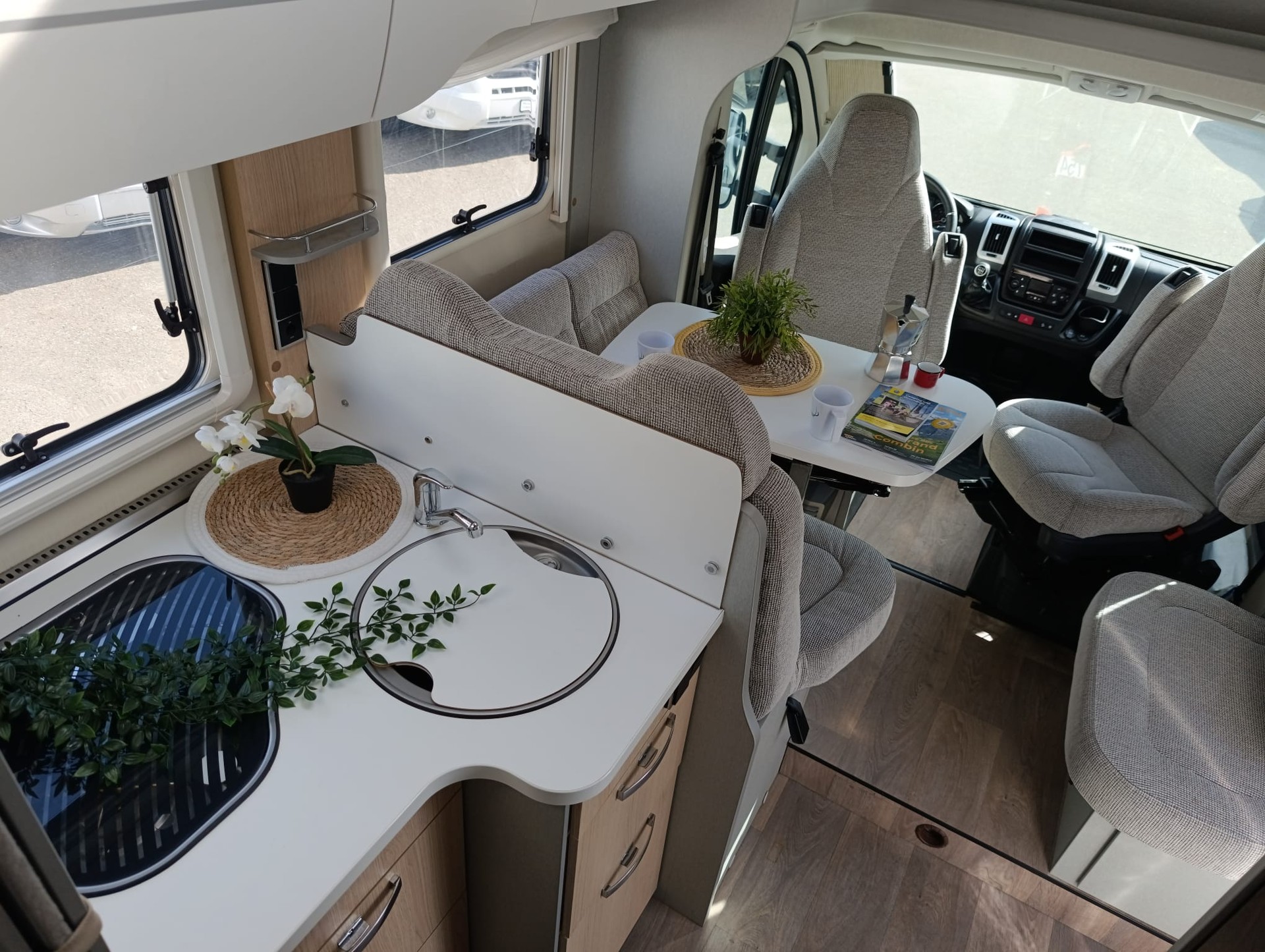 HYMER T578 GL *** Heckgarage höchsten Premium-Komfort auf PKW-Führerschein-Niveau bietet***-image-16