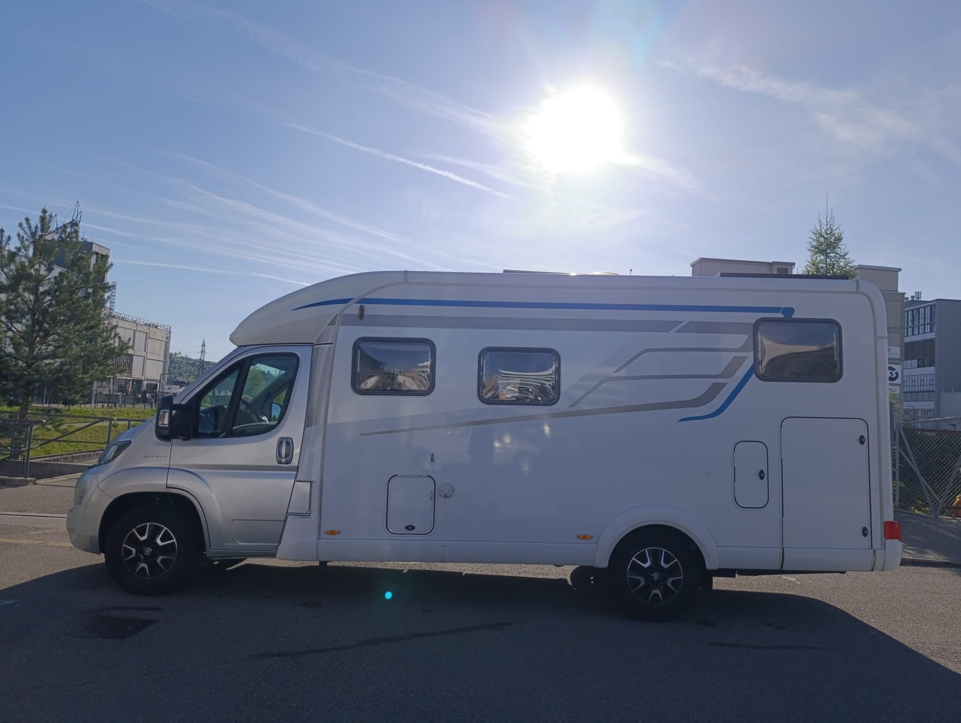 HYMER T578 GL *** Heckgarage höchsten Premium-Komfort auf PKW-Führerschein-Niveau bietet***-image-4