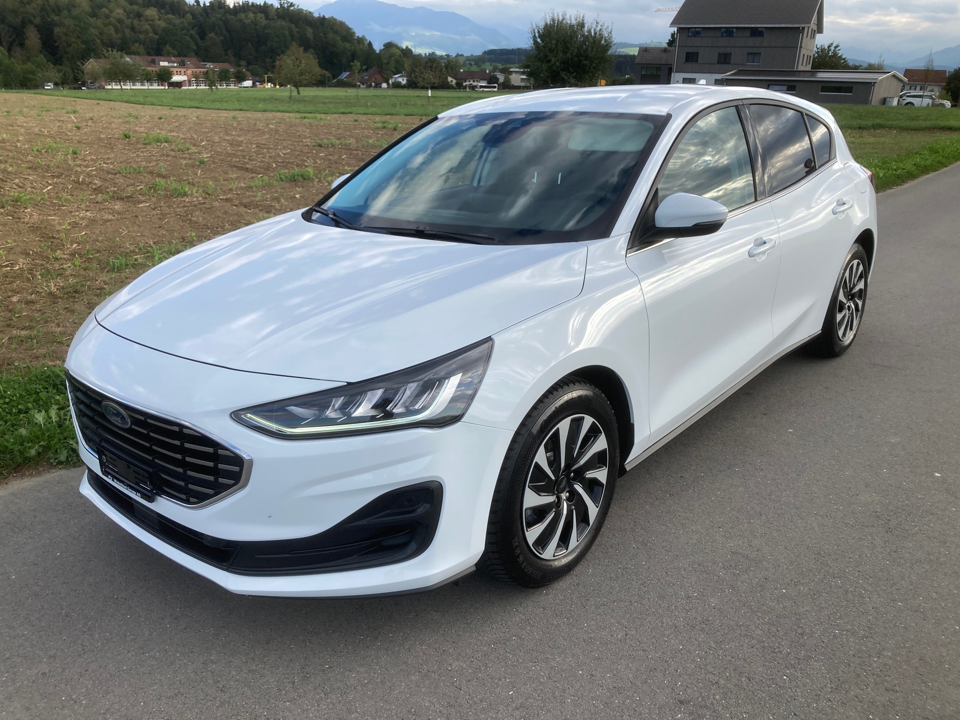 FORD Focus 1.0 SCTi Titanium-image-0