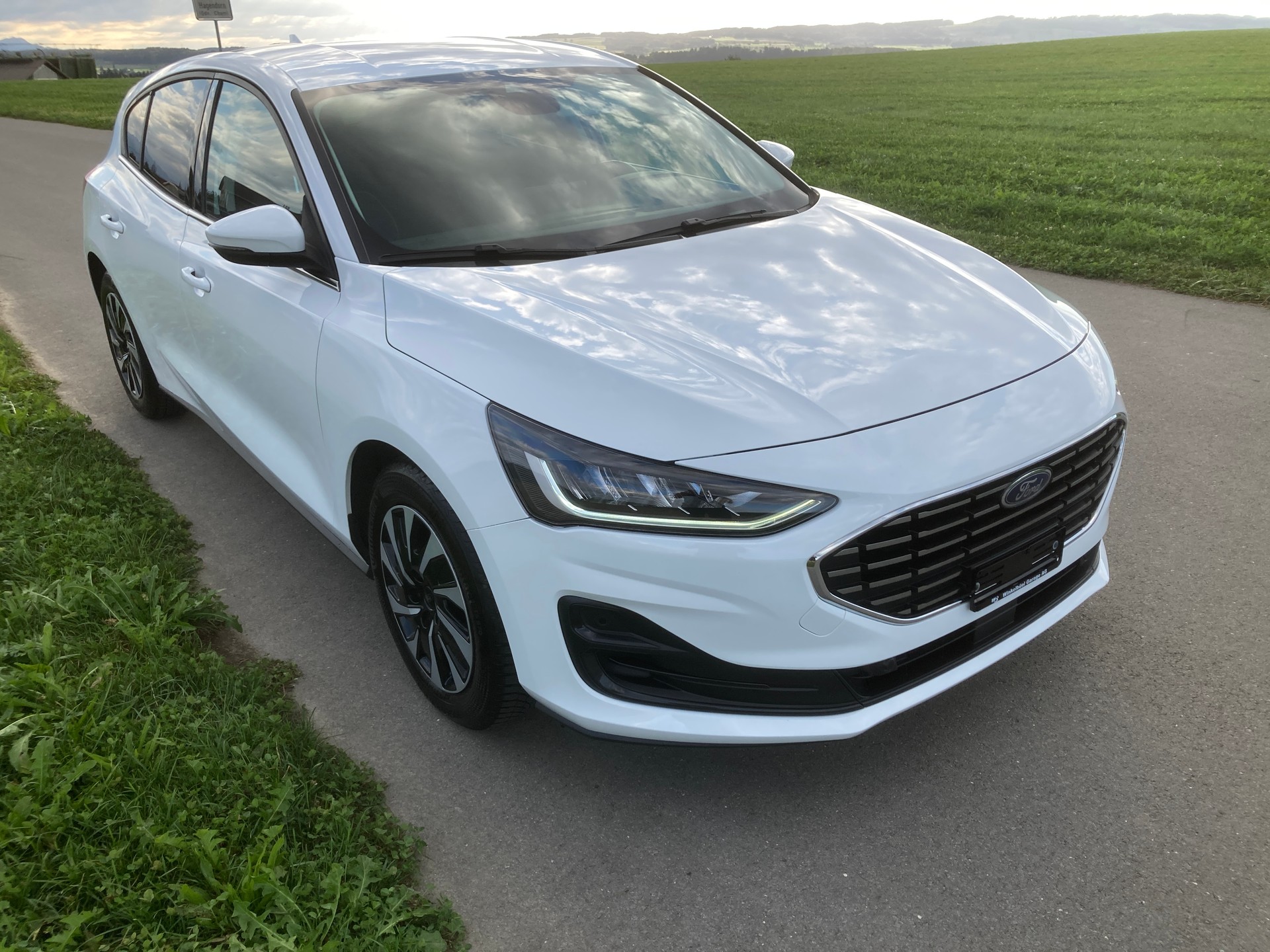 FORD Focus 1.0 SCTi Titanium-image-1