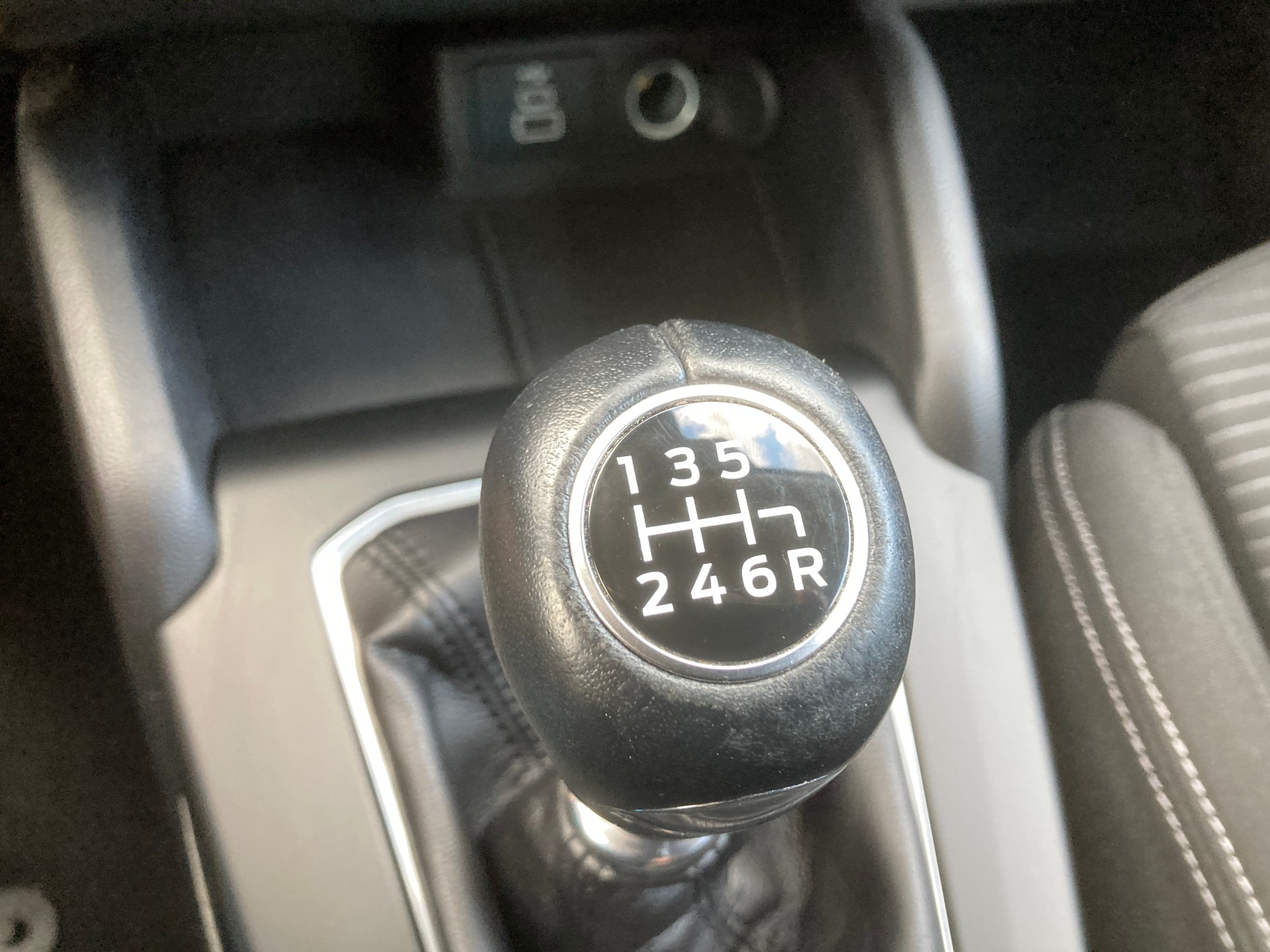 FORD Focus 1.0 SCTi Titanium-image-10