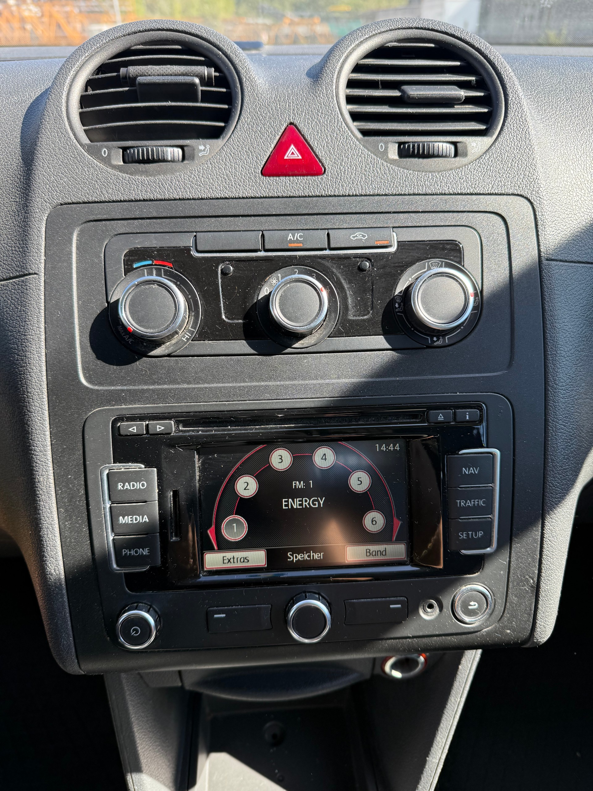 VW Caddy 1.6 TDI-image-9