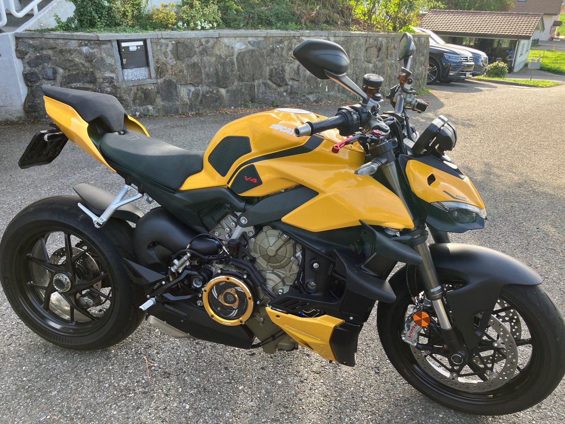 DUCATI STREETFIGHTER V4
