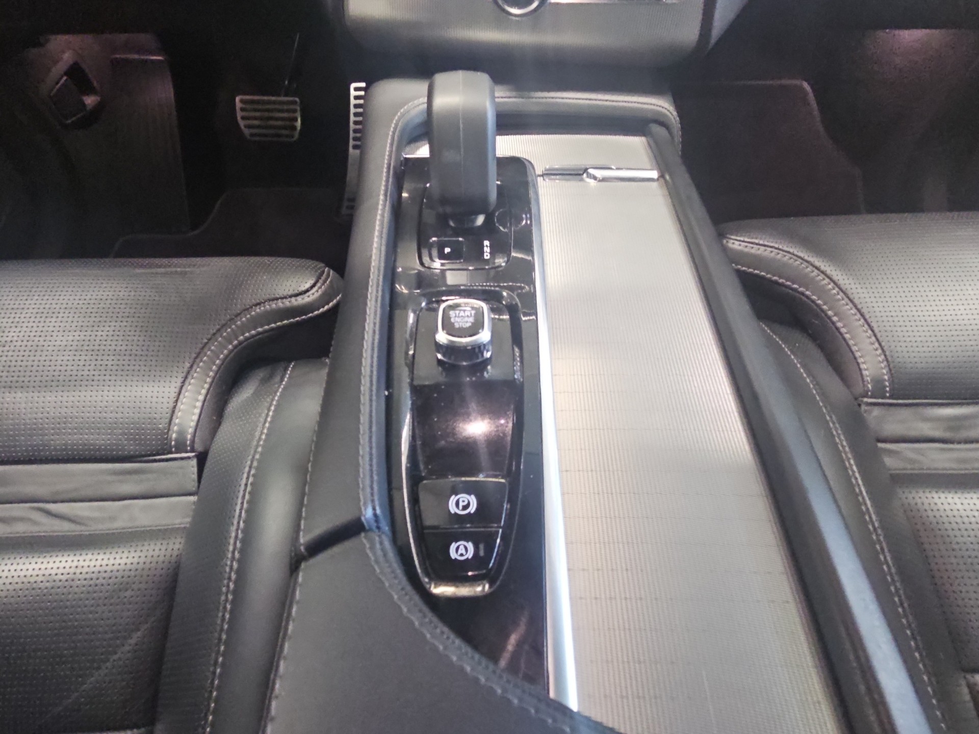 VOLVO XC90 2.0 B5 MH R-Design 7P. AWD-image-15