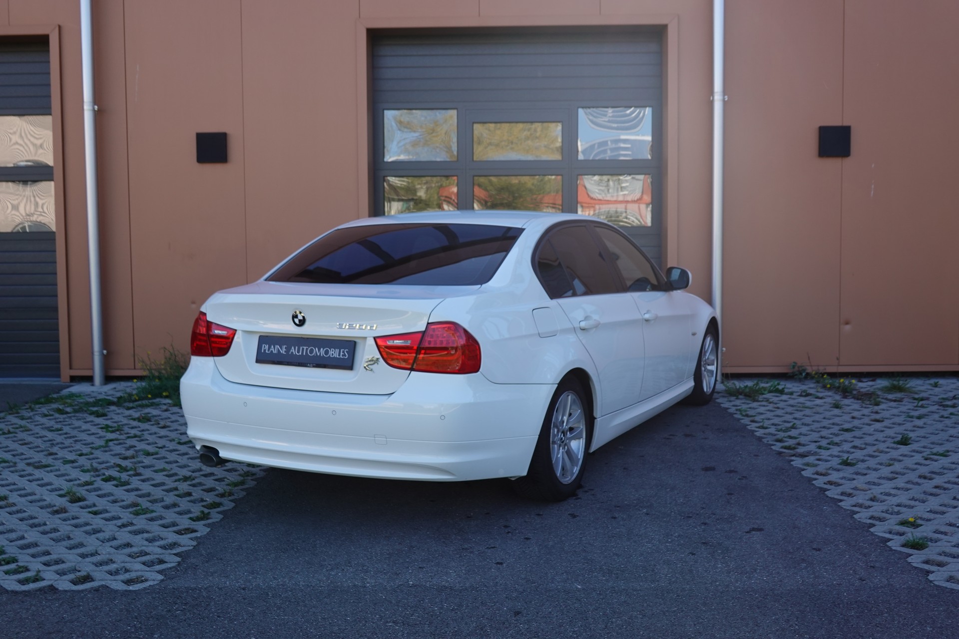 BMW 320d "* CH Auto * Tempomat * Capteurs avant/arrière * GPS * 8 Roues * Prix fixe"-image-7