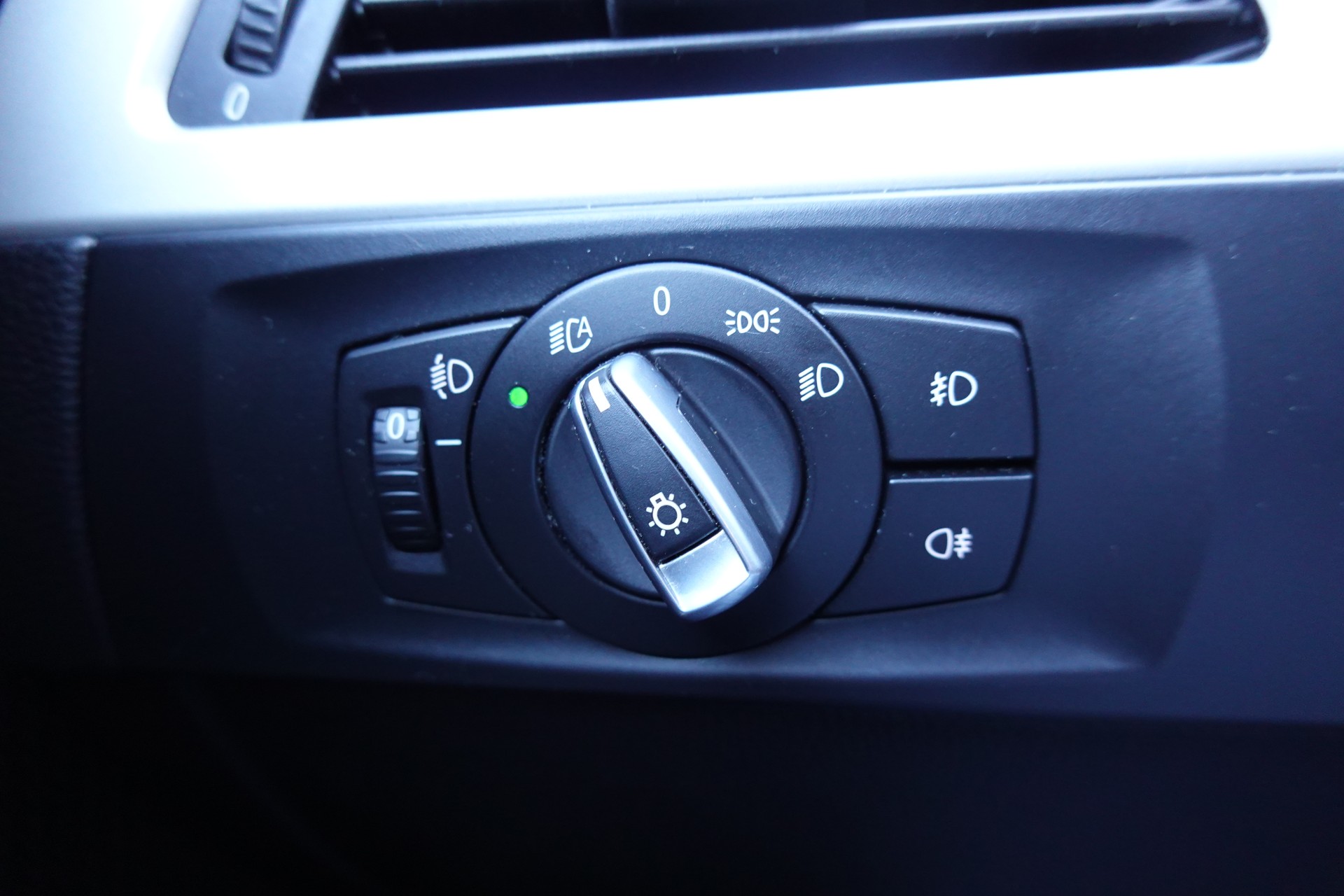 BMW 320d "* CH Auto * Tempomat * Capteurs avant/arrière * GPS * 8 Roues * Prix fixe"-image-15