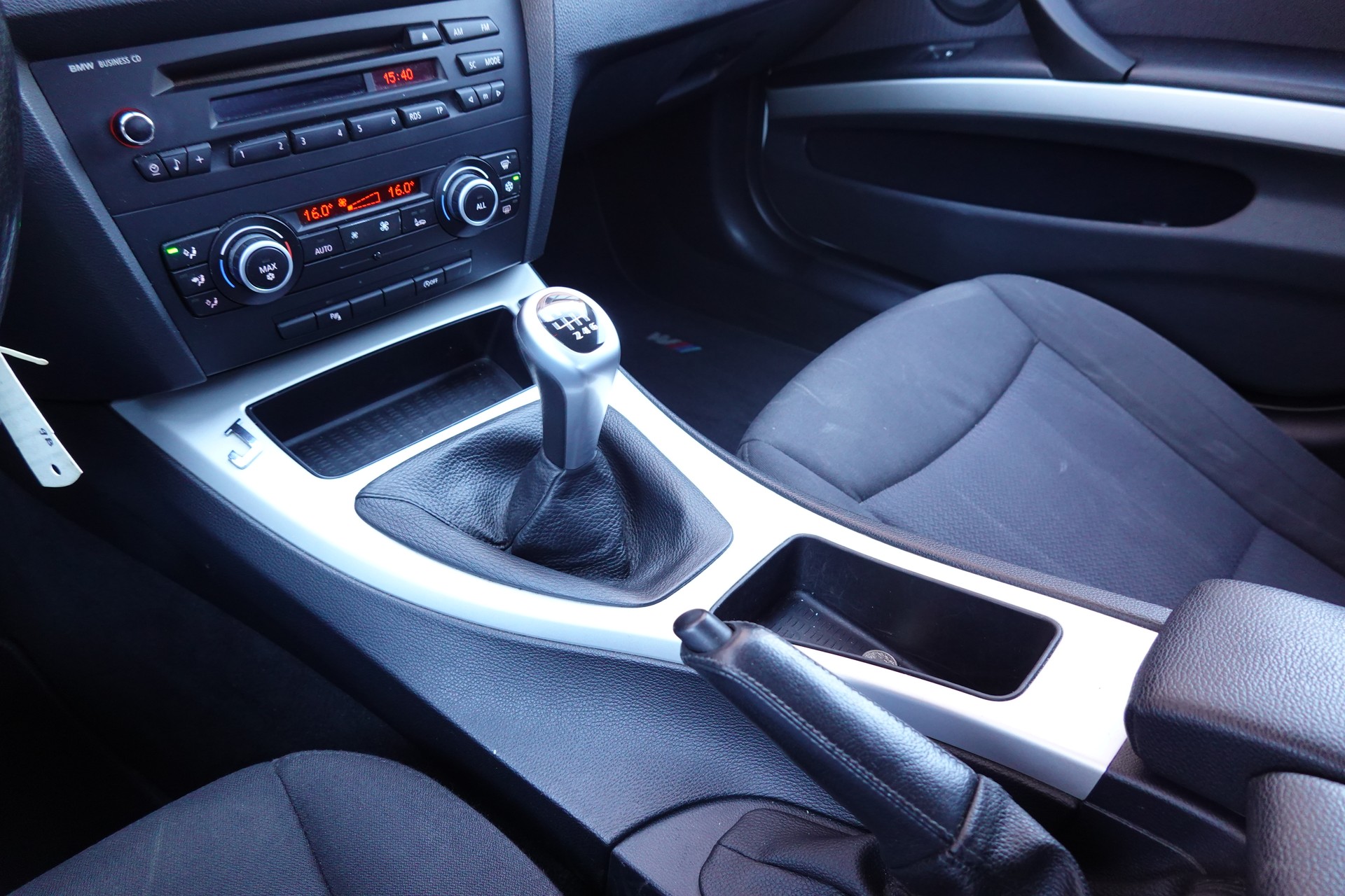 BMW 320d "* CH Auto * Tempomat * Capteurs avant/arrière * GPS * 8 Roues * Prix fixe"-image-17
