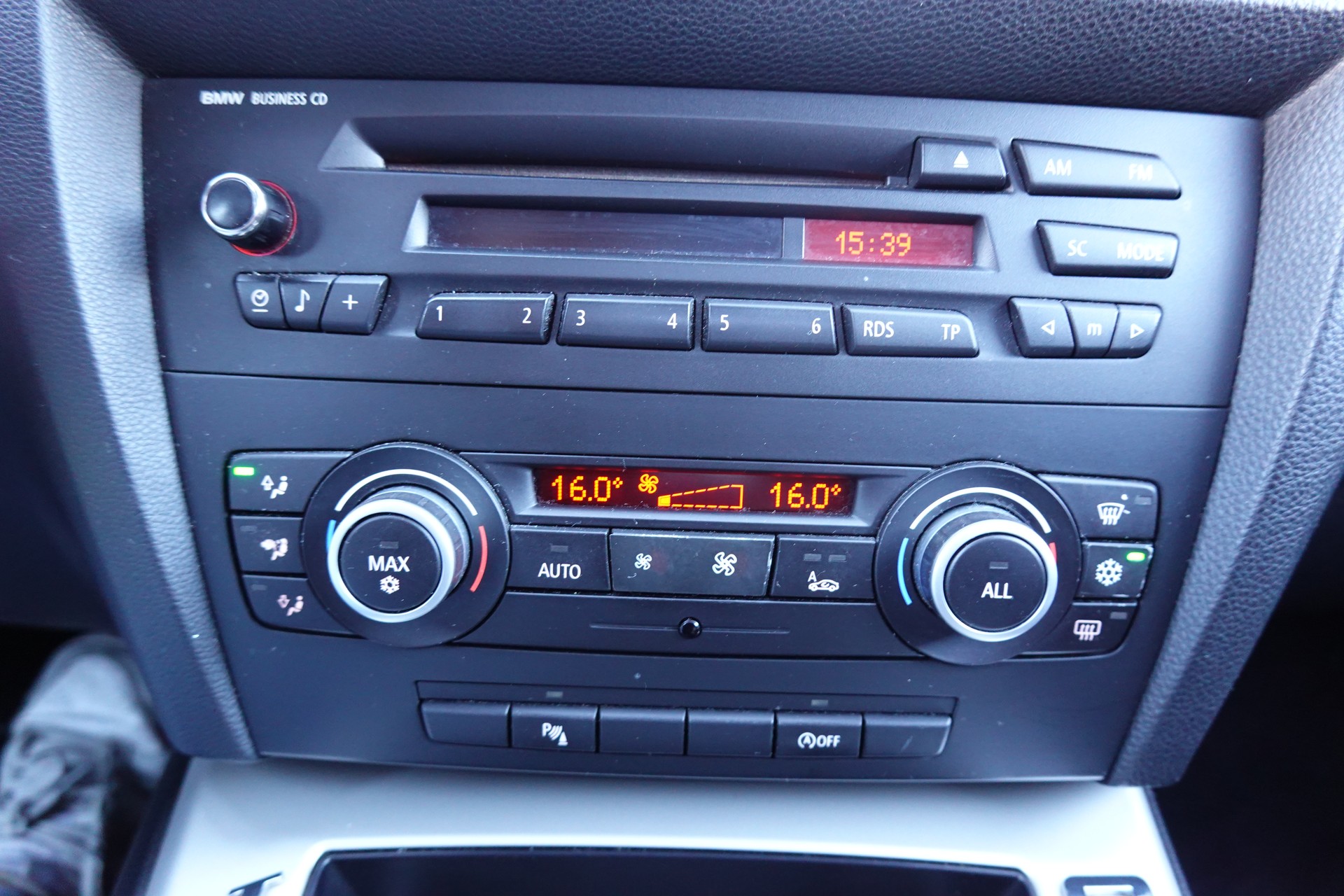BMW 320d "* CH Auto * Tempomat * Capteurs avant/arrière * GPS * 8 Roues * Prix fixe"-image-16