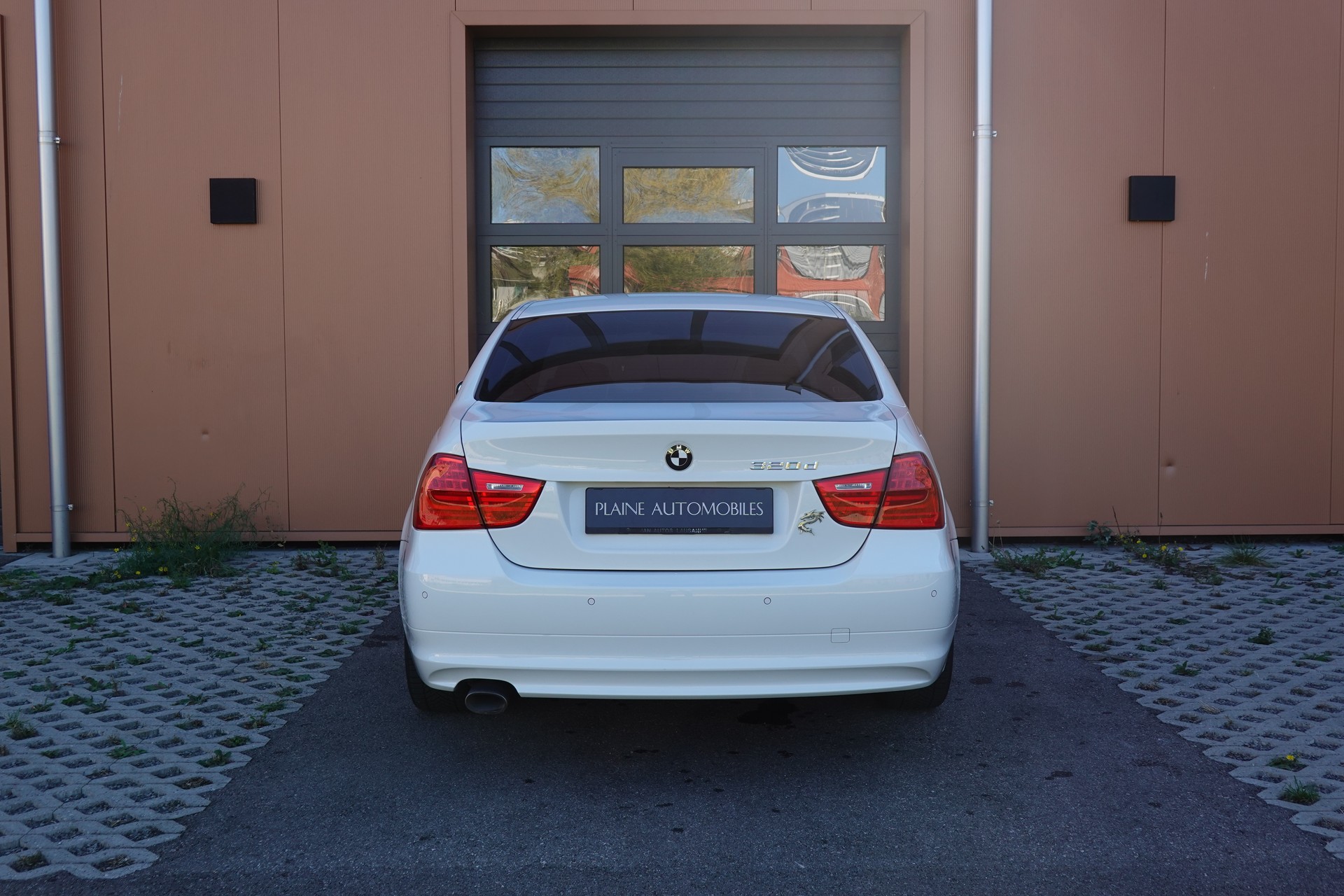 BMW 320d "* CH Auto * Tempomat * Capteurs avant/arrière * GPS * 8 Roues * Prix fixe"-image-8