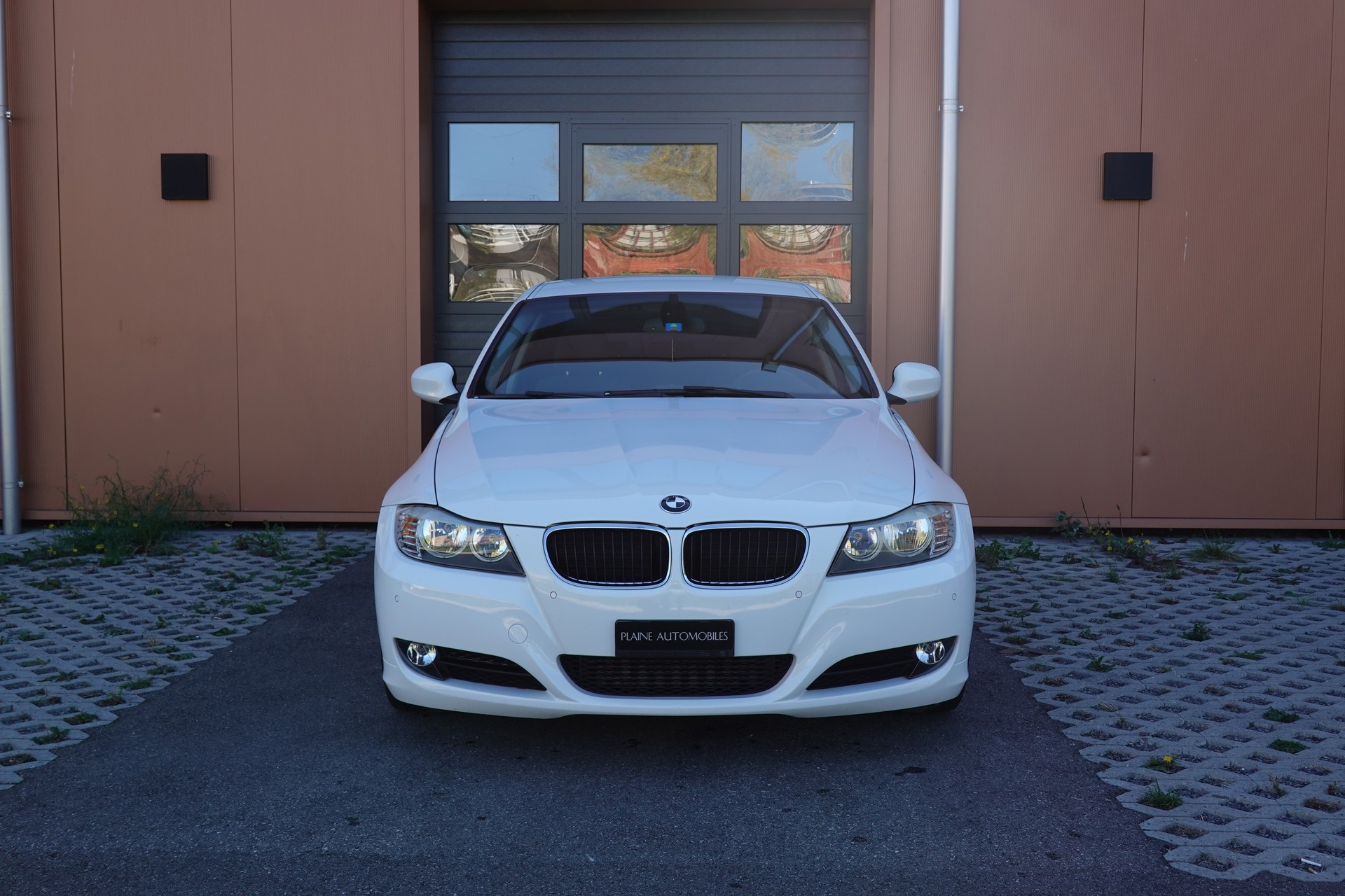 BMW 320d "* CH Auto * Tempomat * Capteurs avant/arrière * GPS * 8 Roues * Prix fixe"-image-1