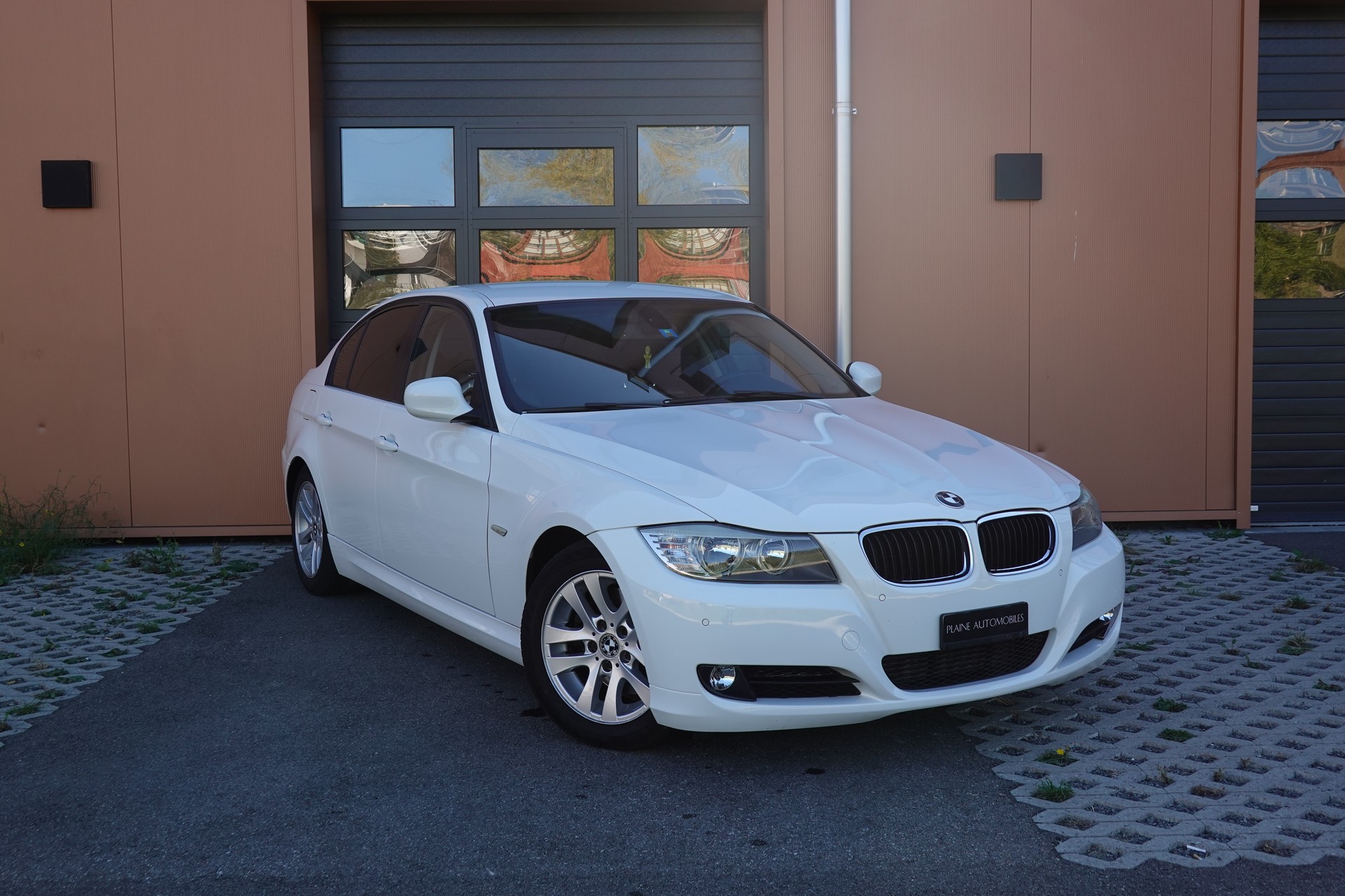 BMW 320d "* CH Auto * Tempomat * Capteurs avant/arrière * GPS * 8 Roues * Prix fixe"-image-0
