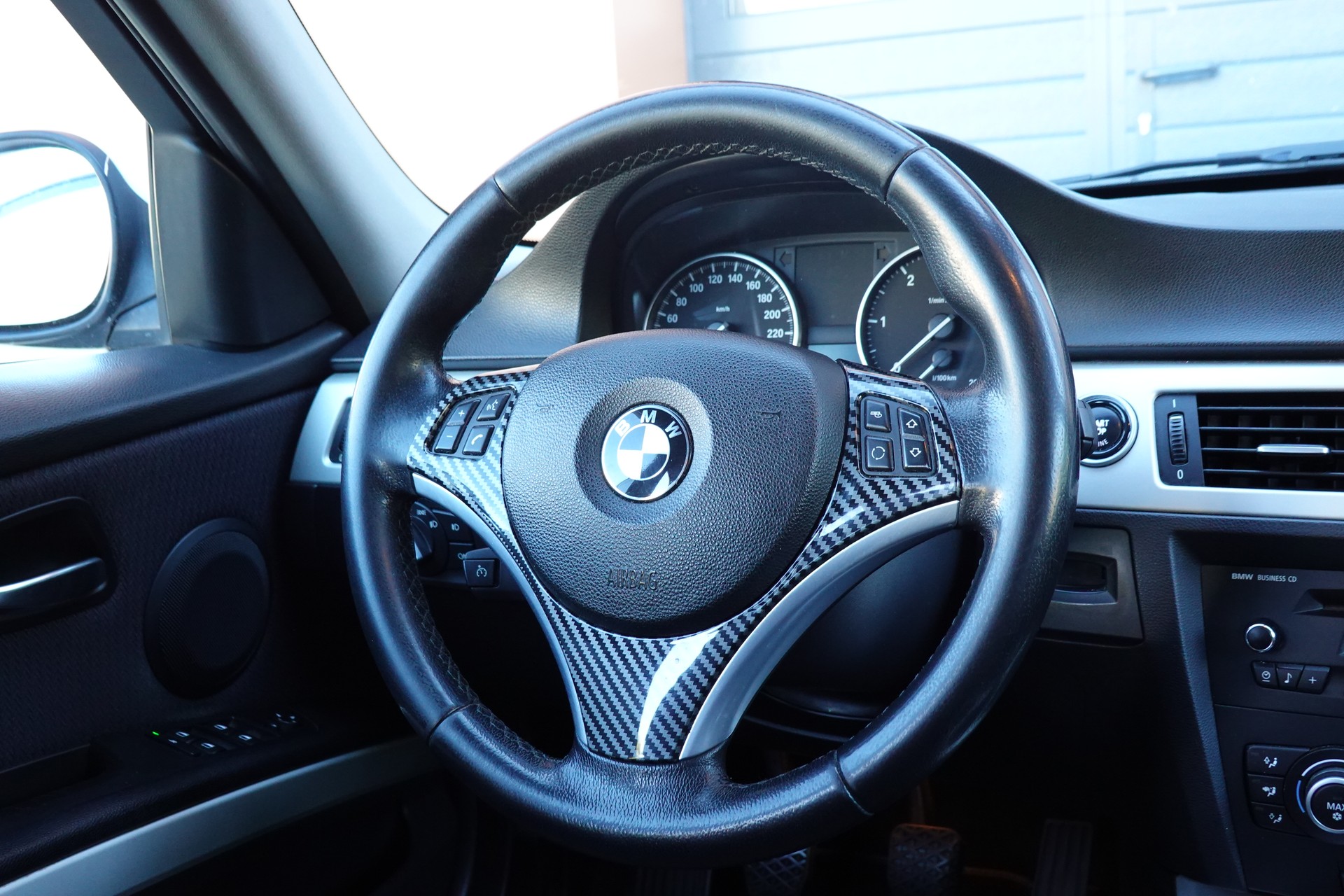 BMW 320d "* CH Auto * Tempomat * Capteurs avant/arrière * GPS * 8 Roues * Prix fixe"-image-11