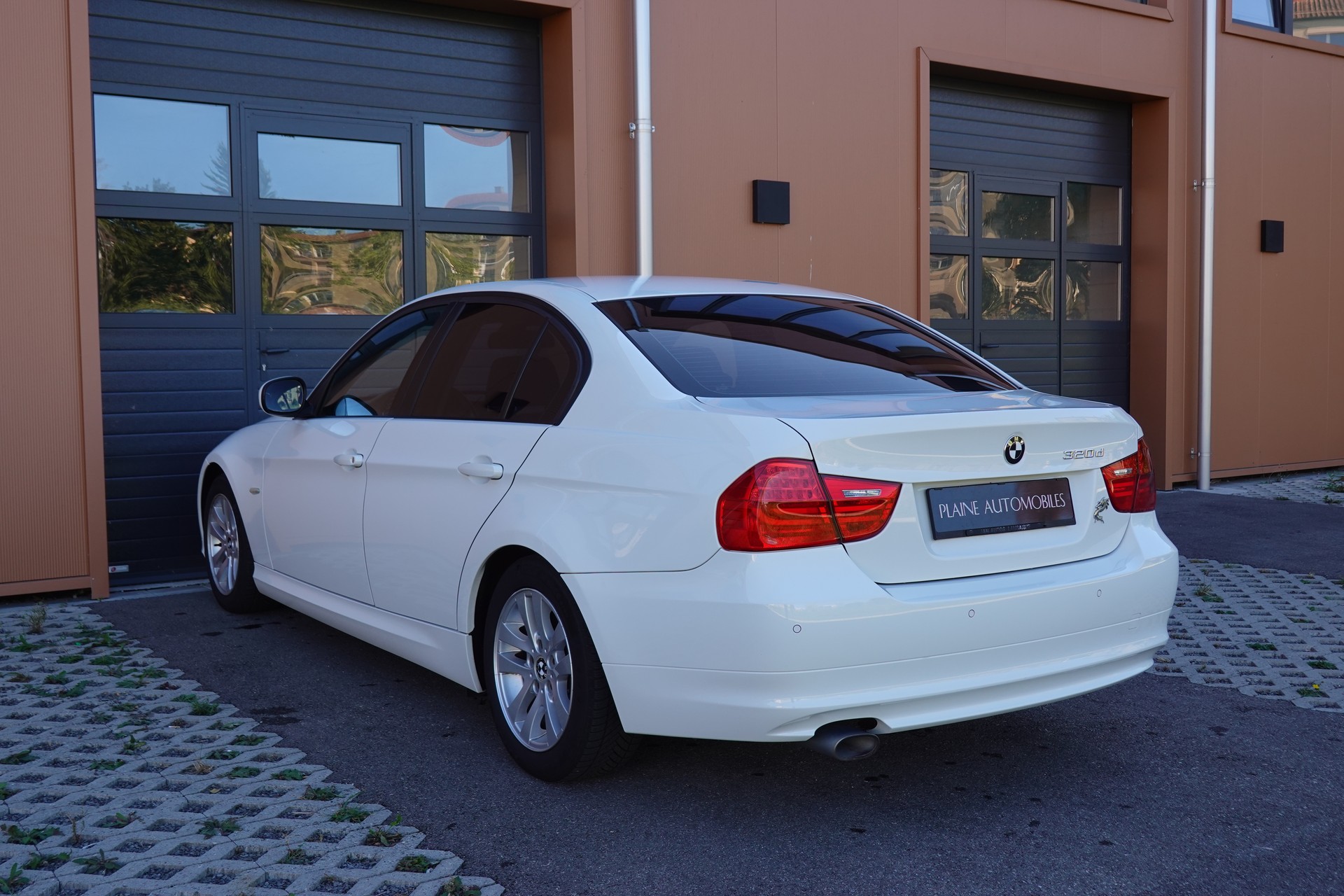 BMW 320d "* CH Auto * Tempomat * Capteurs avant/arrière * GPS * 8 Roues * Prix fixe"-image-9