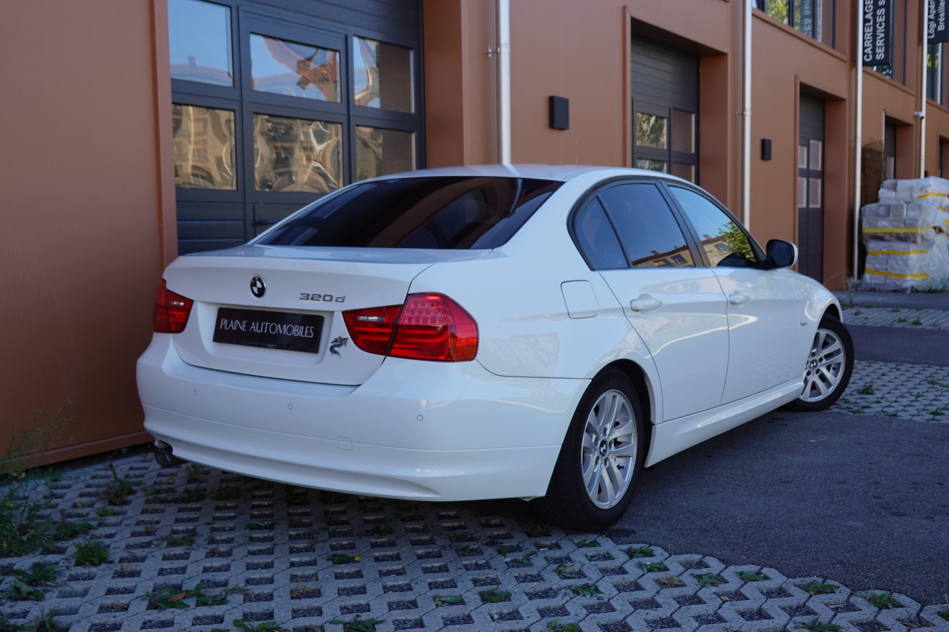 BMW 320d "* CH Auto * Tempomat * Capteurs avant/arrière * GPS * 8 Roues * Prix fixe"-image-6