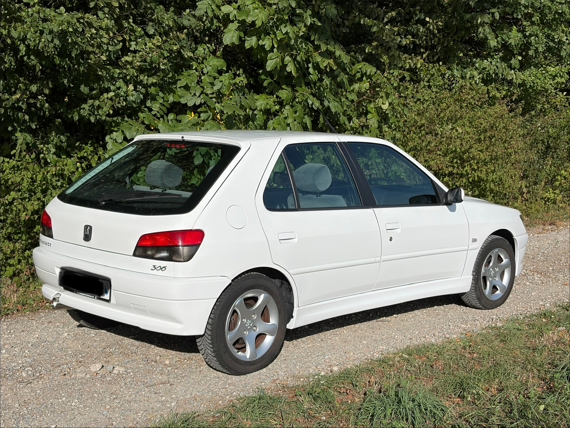 PEUGEOT 1.8 16V XT-image-3