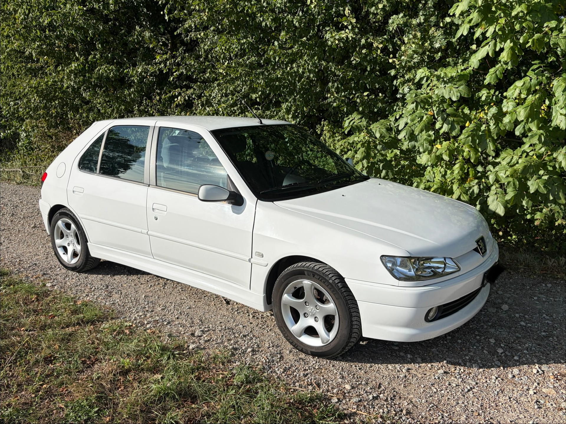 PEUGEOT 1.8 16V XT-image-1