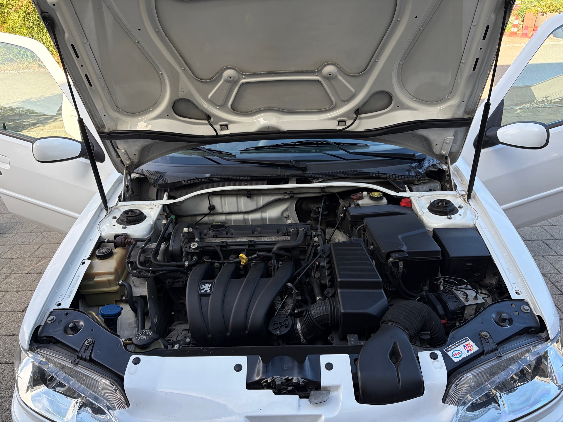 PEUGEOT 1.8 16V XT-image-4