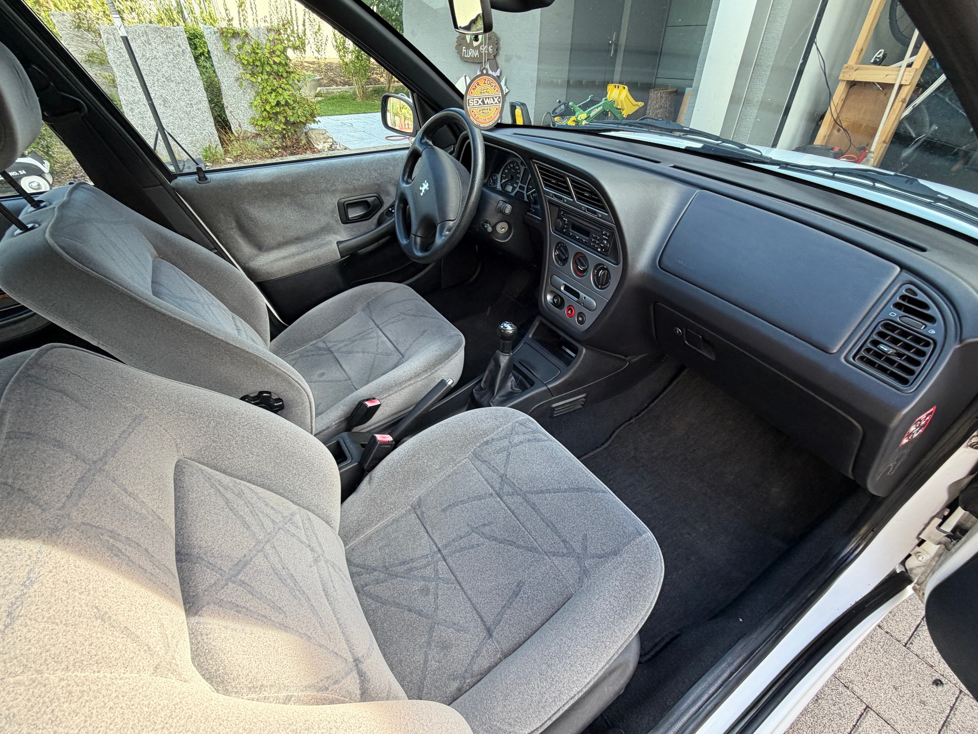 PEUGEOT 1.8 16V XT-image-5
