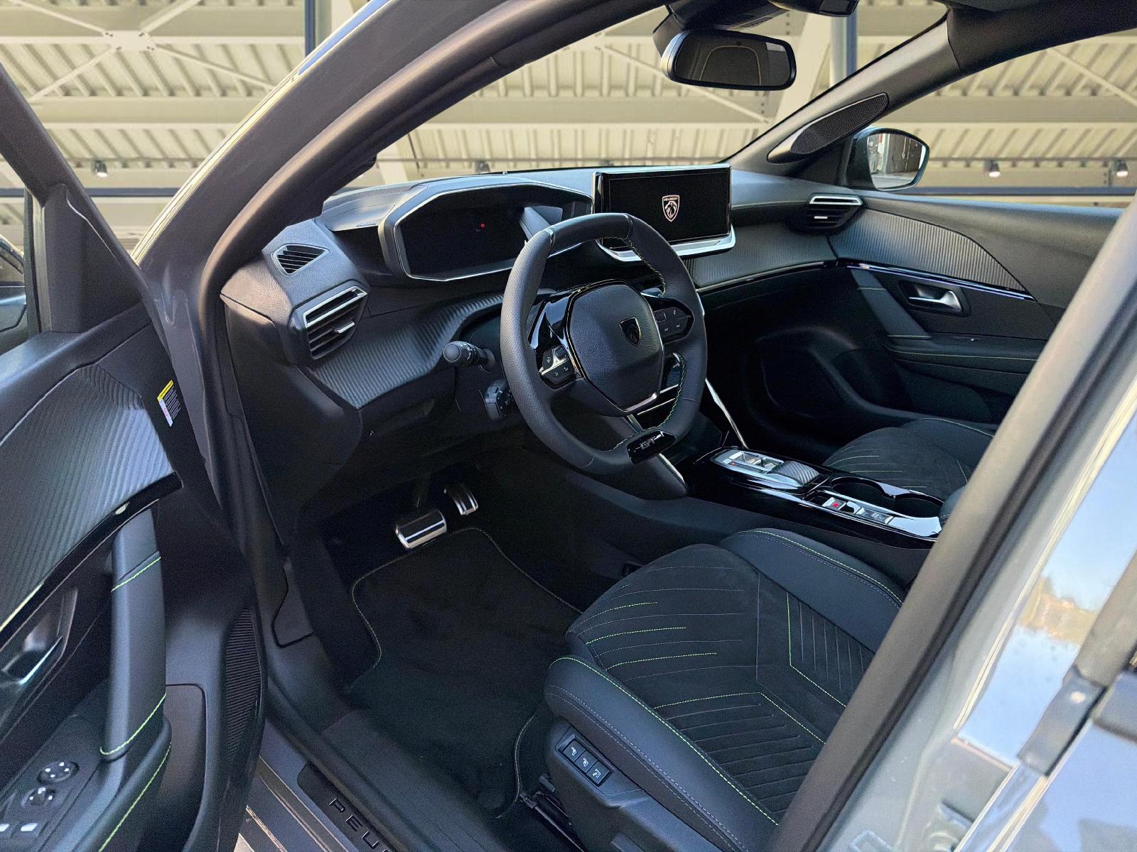 PEUGEOT 208 1.2 Hybrid 145 GT Exclusive-image-9