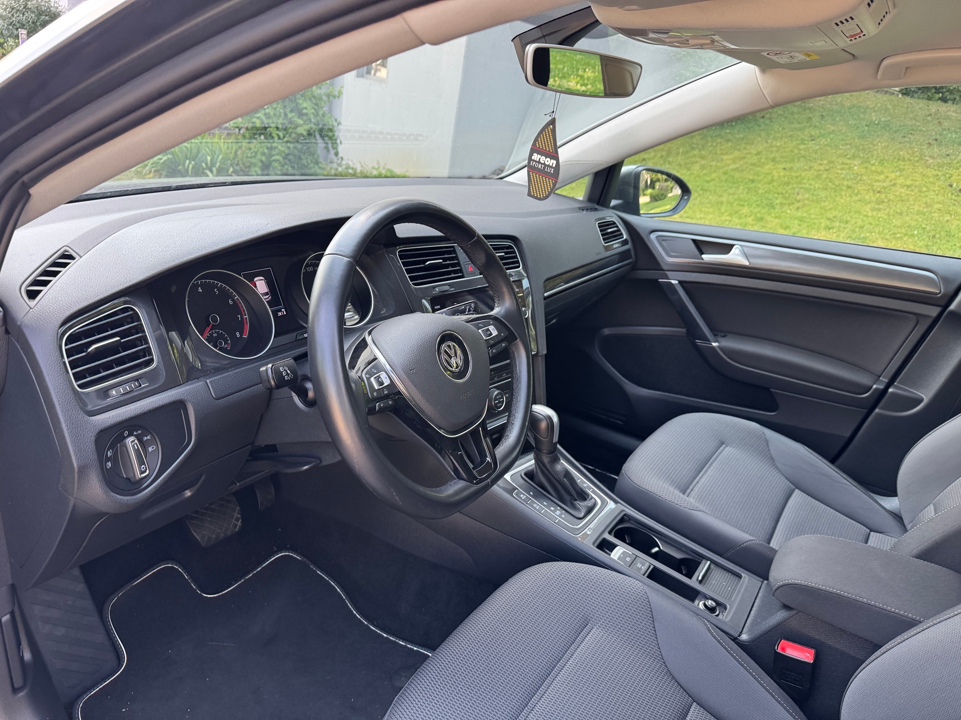 VW Golf 1.5 TSI EVO Comfortline DSG-image-9