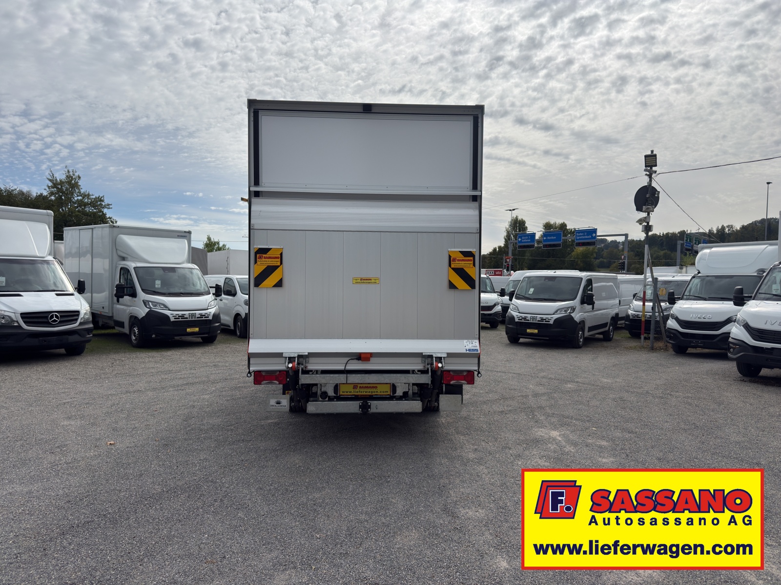 IVECO Daily 35S18 HI-MATIC Ultra Light Koffer mit Hebebühne CH Fahrzeug-image-6