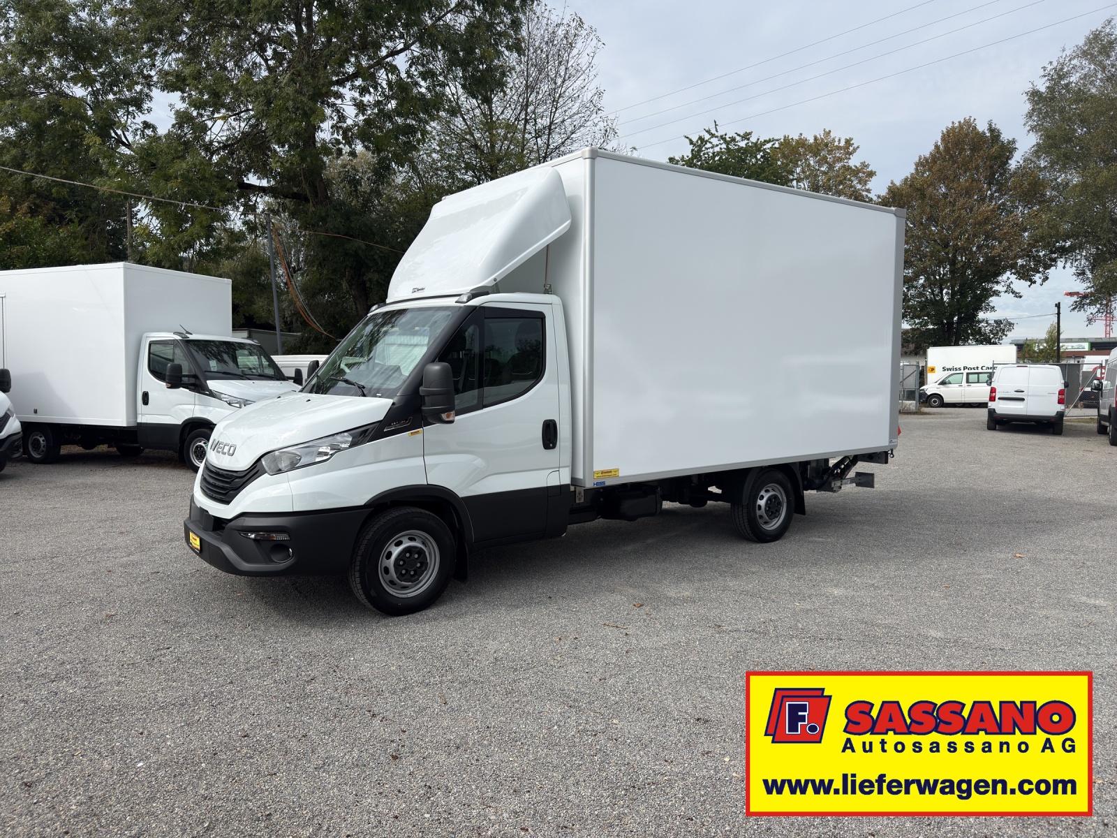 IVECO Daily 35S18 HI-MATIC Ultra Light Koffer mit Hebebühne CH Fahrzeug-image-1