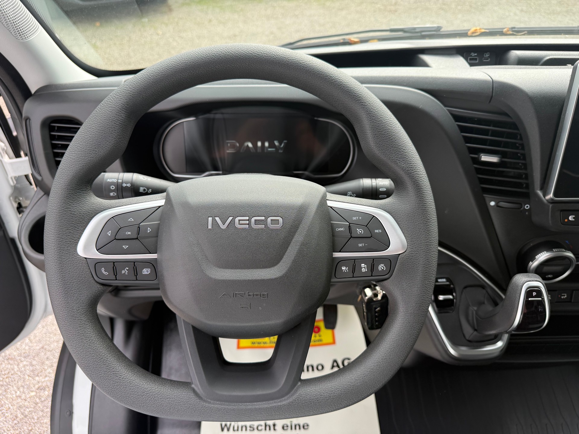 IVECO Daily 35S18 HI-MATIC Ultra Light Koffer mit Hebebühne CH Fahrzeug-image-13