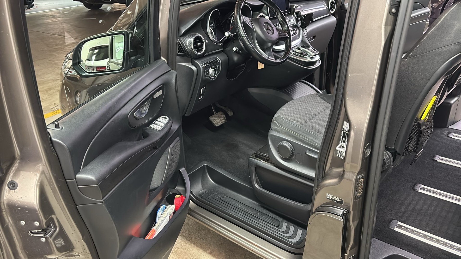 MERCEDES-BENZ V 250 d Trend lang 4matic-image-2
