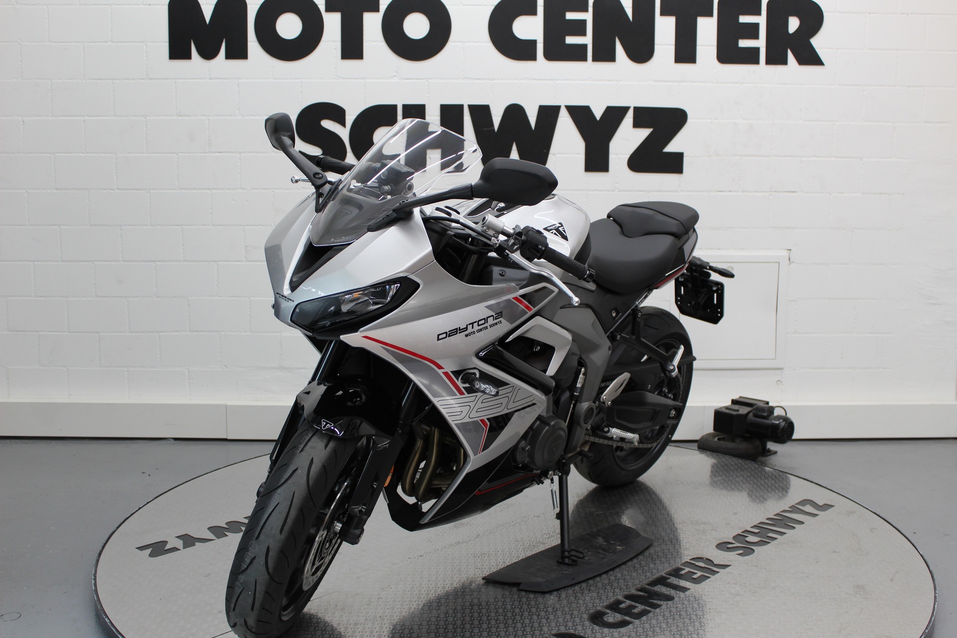 TRIUMPH 660-showroom-element-1