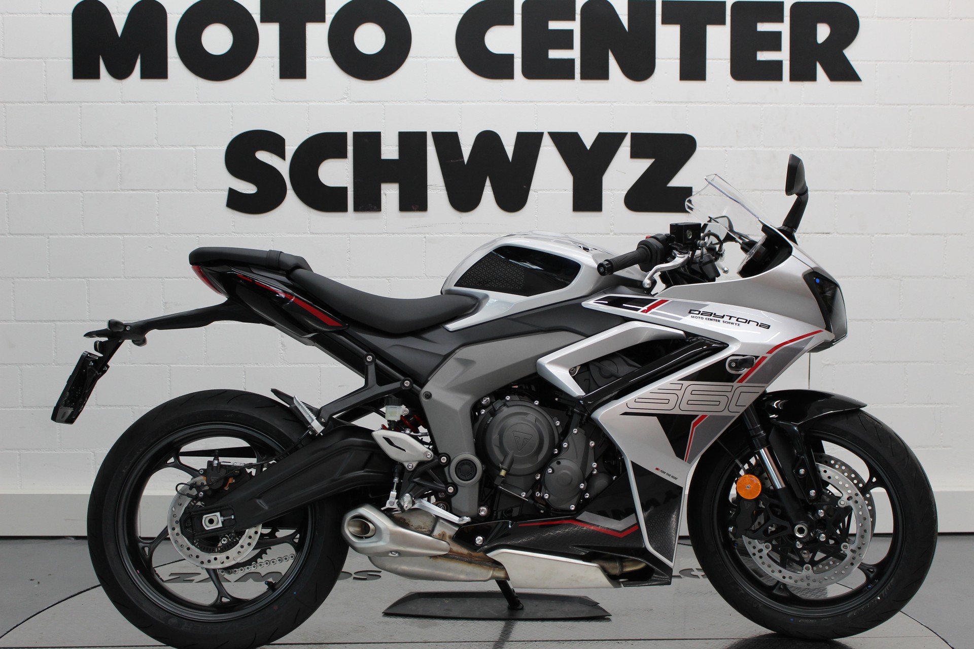 TRIUMPH 660