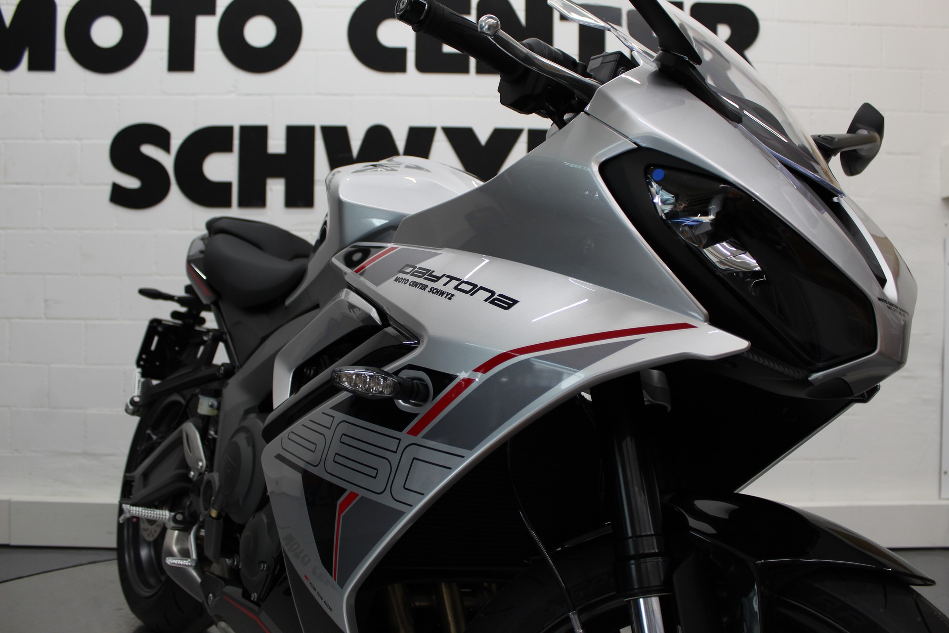 TRIUMPH 660-showroom-element-3