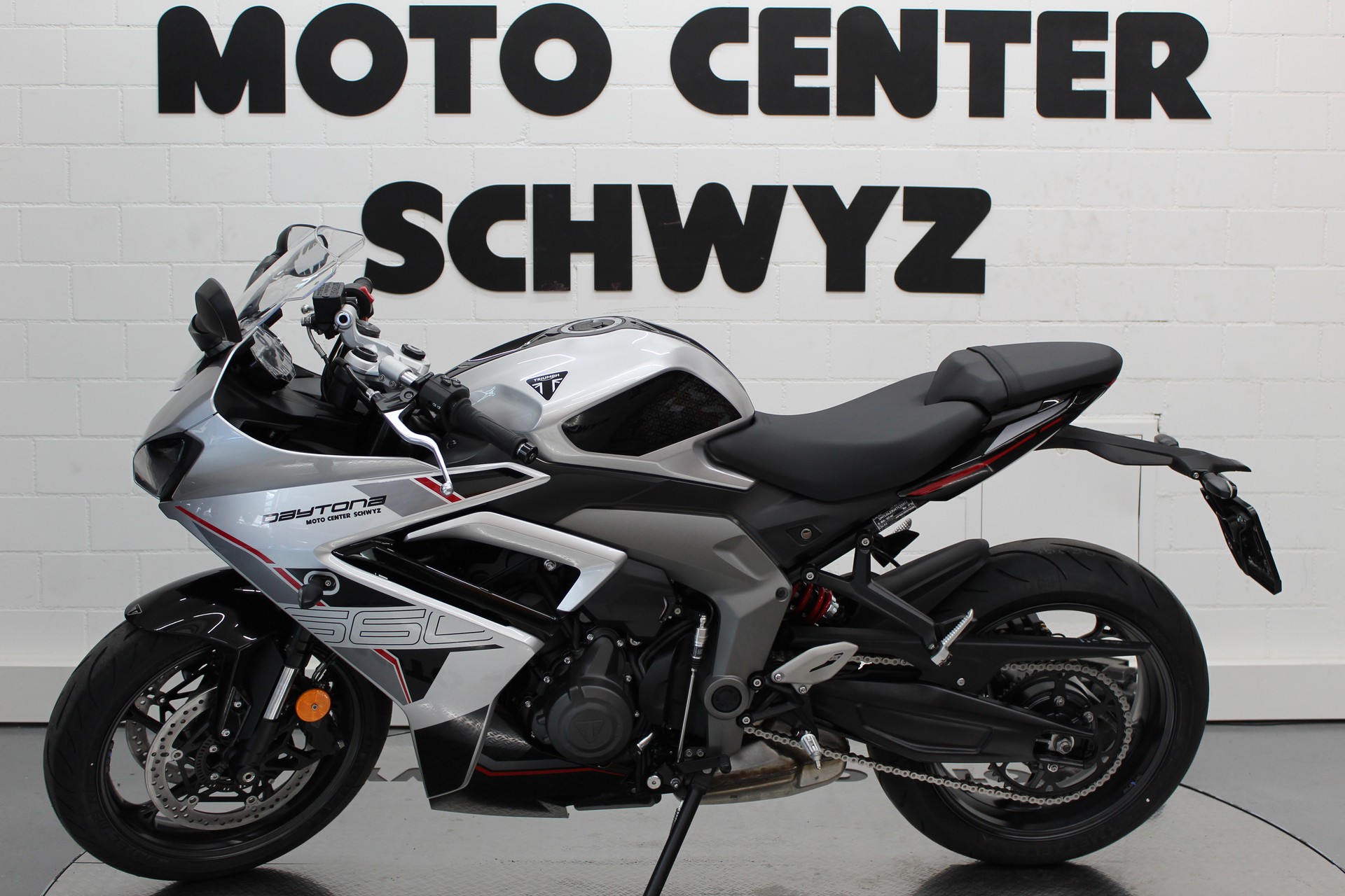 TRIUMPH 660-showroom-element-2