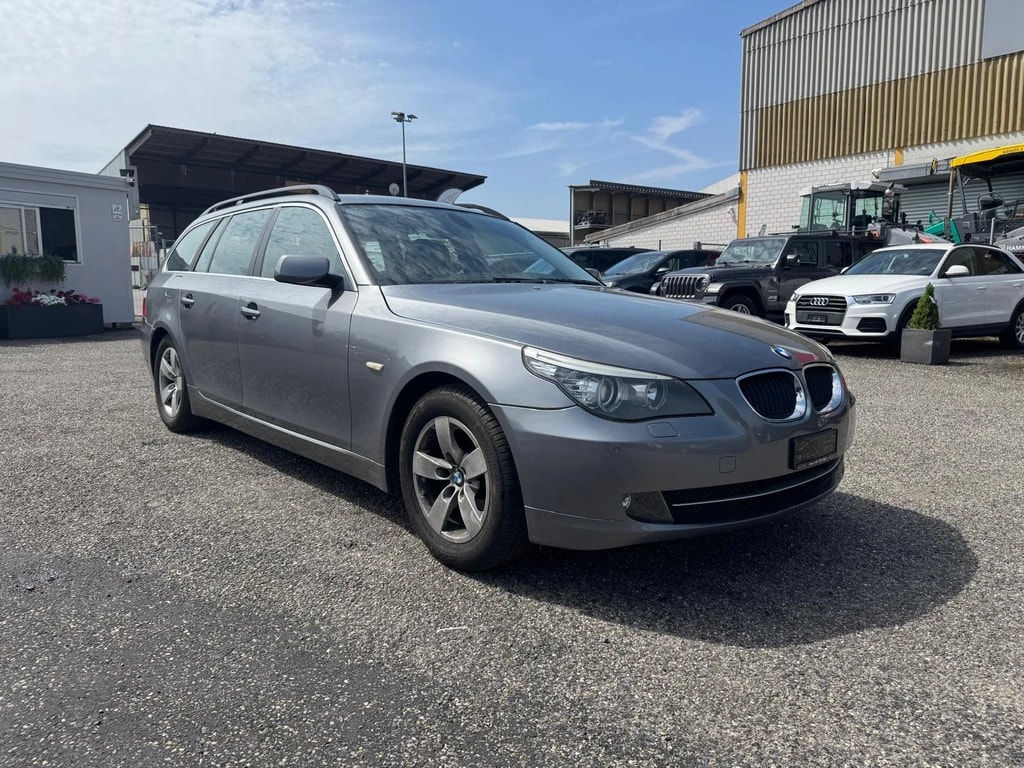 BMW 520i Touring-image-0