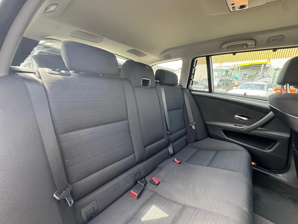 BMW 520i Touring-image-9
