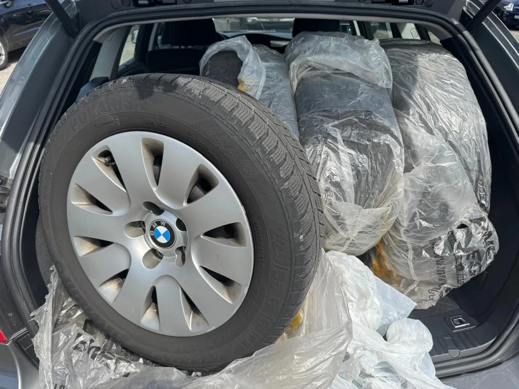 BMW 520i Touring-image-11