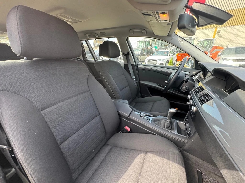 BMW 520i Touring-image-8