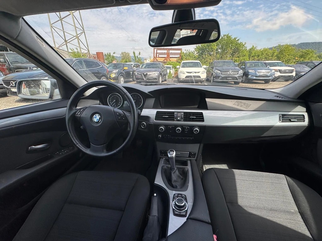 BMW 520i Touring-image-7