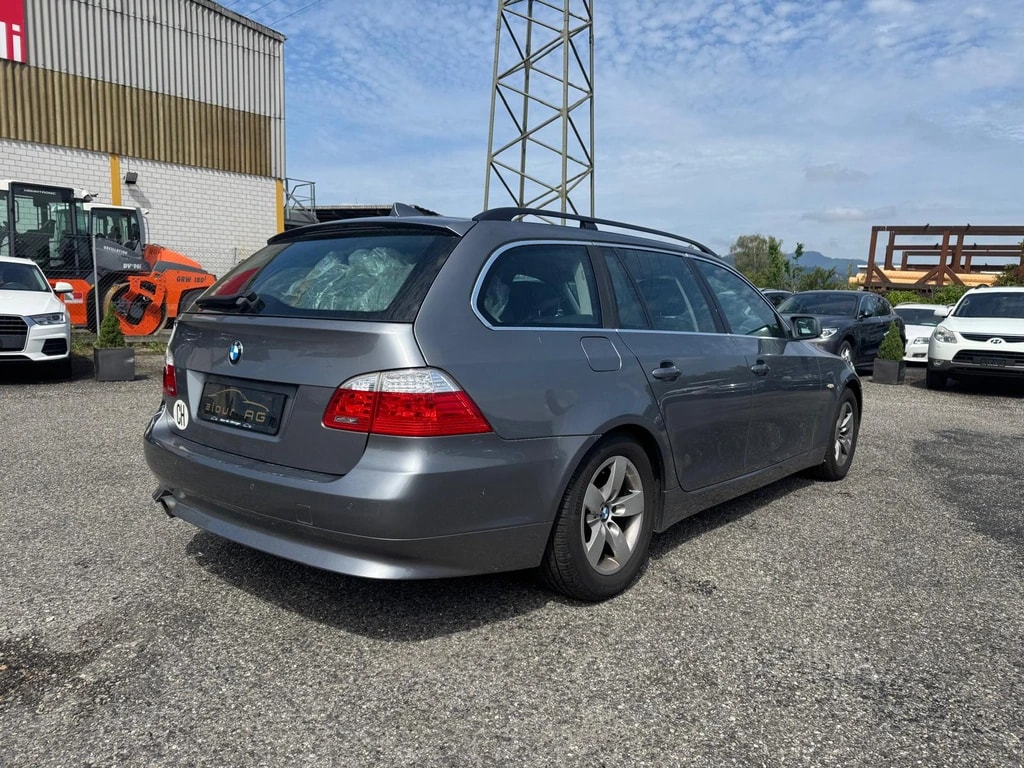 BMW 520i Touring-image-5