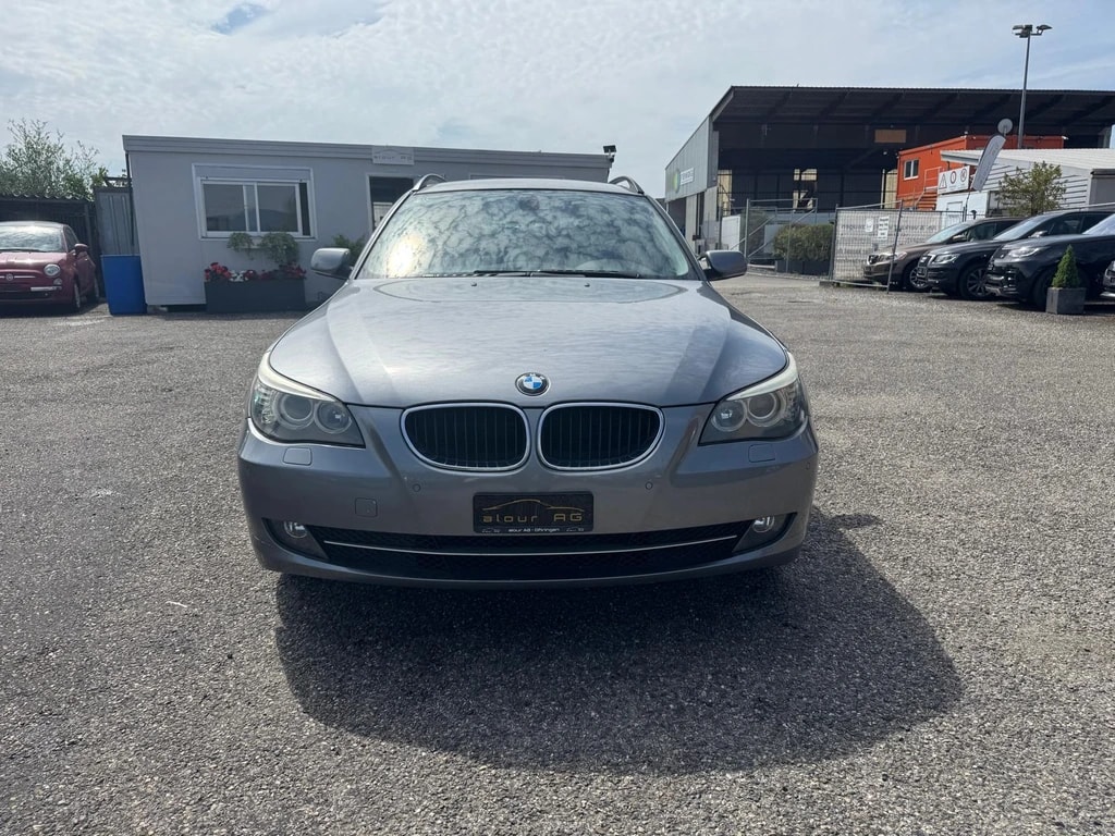 BMW 520i Touring-image-1