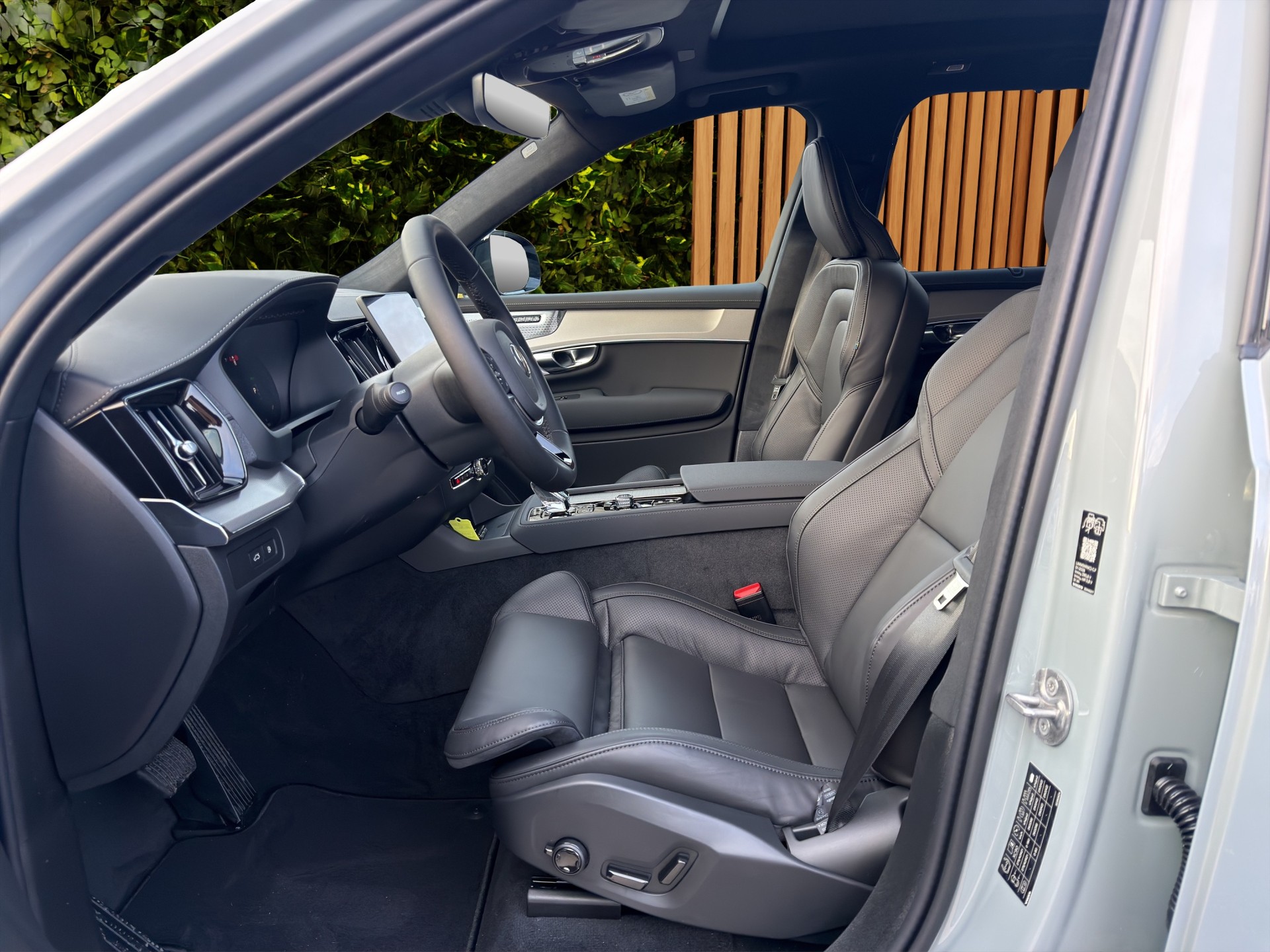 VOLVO XC90 2.0 T8 TE Black Edition eAWD-image-8