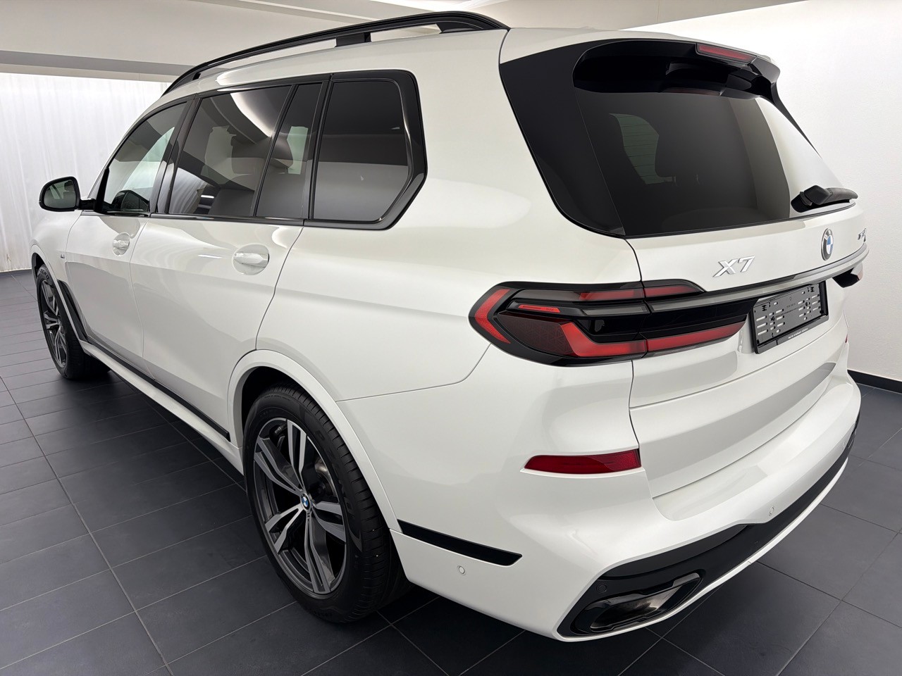 BMW X7 xDr 48 40d M Sport Pro-showroom-element-1